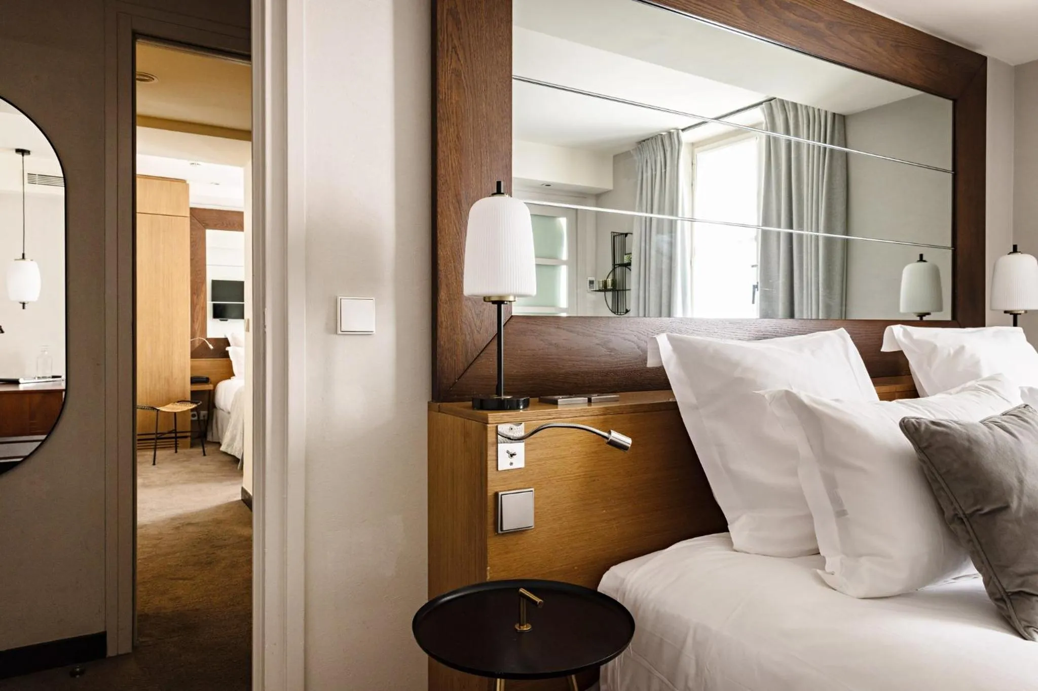 Photo of the whole room, Bed in Holiday Inn Paris Palais de l'Elysée by IHG