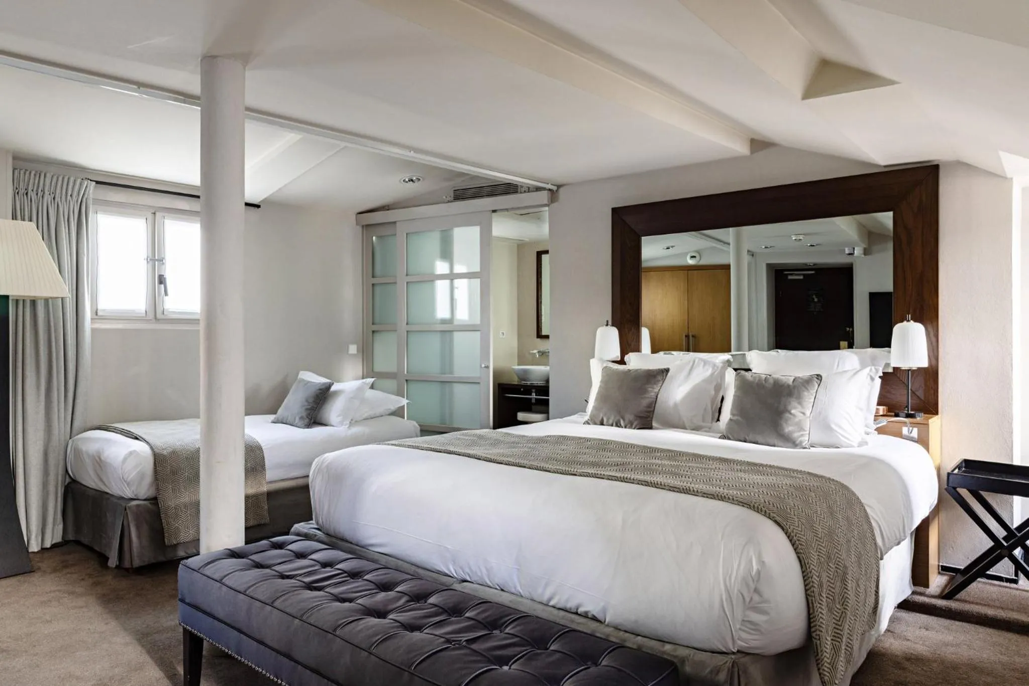 Photo of the whole room, Bed in Holiday Inn Paris Palais de l'Elysée by IHG