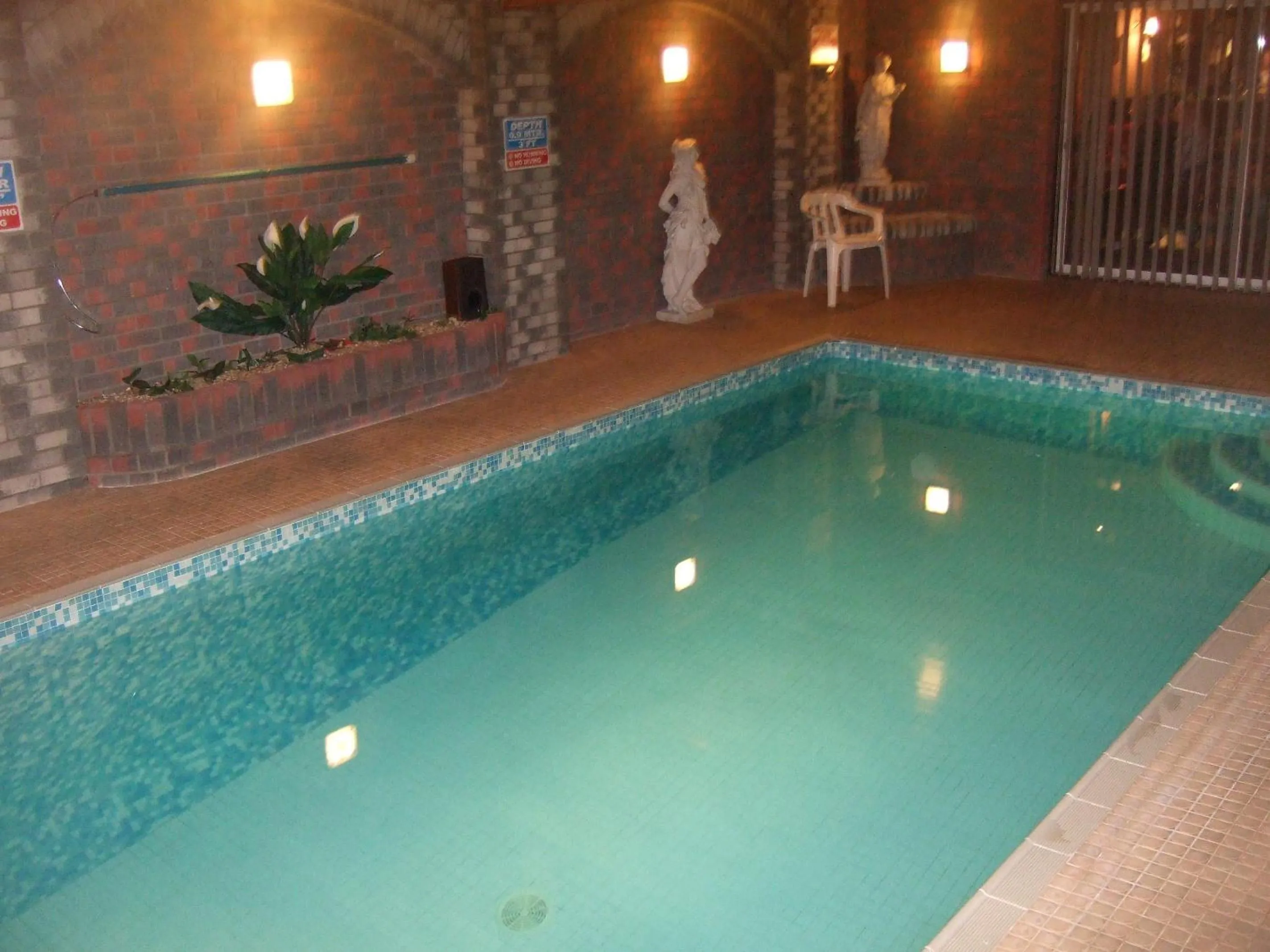 Swimming pool in Royal Pier