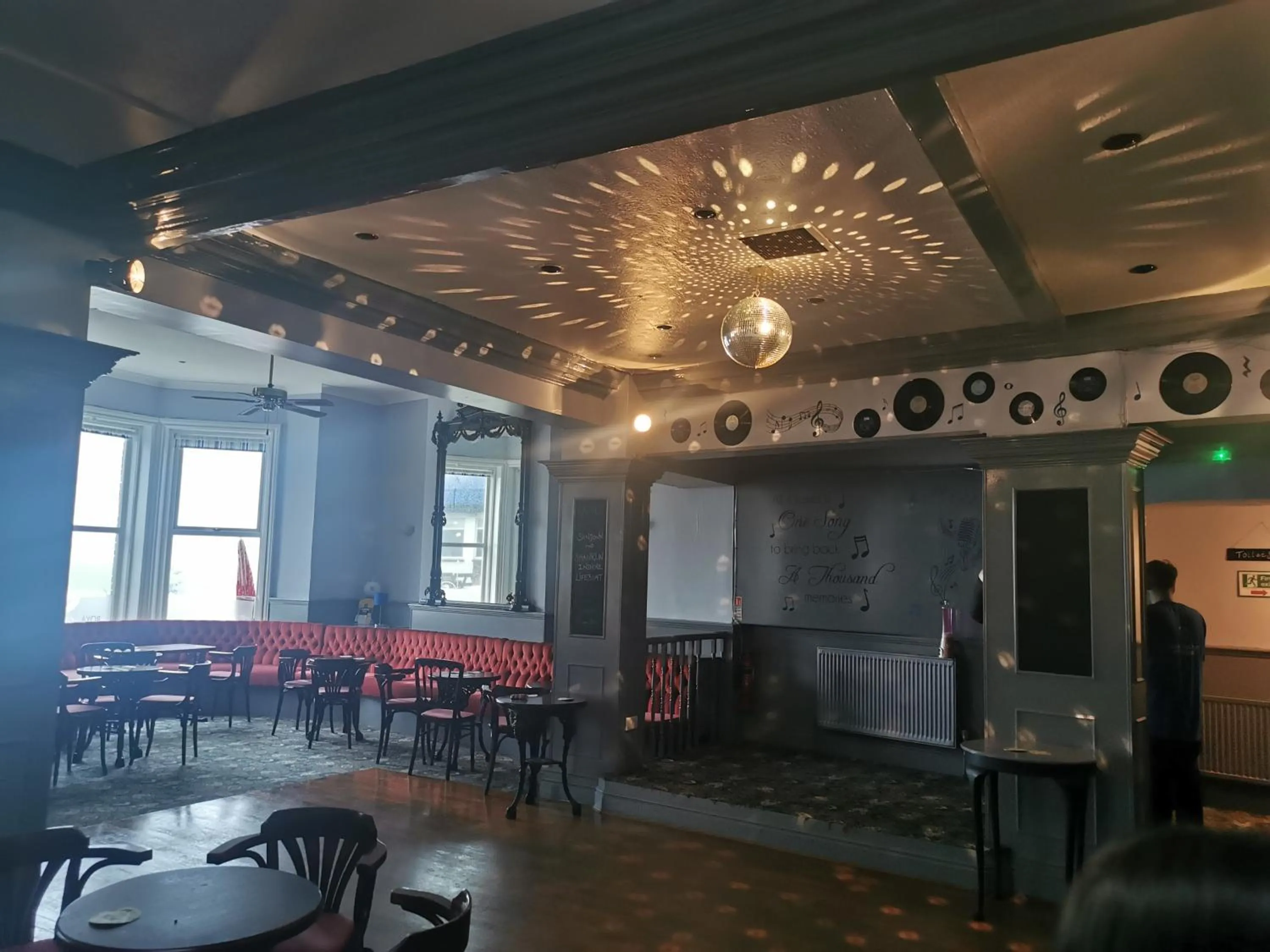 Evening entertainment in Royal Pier