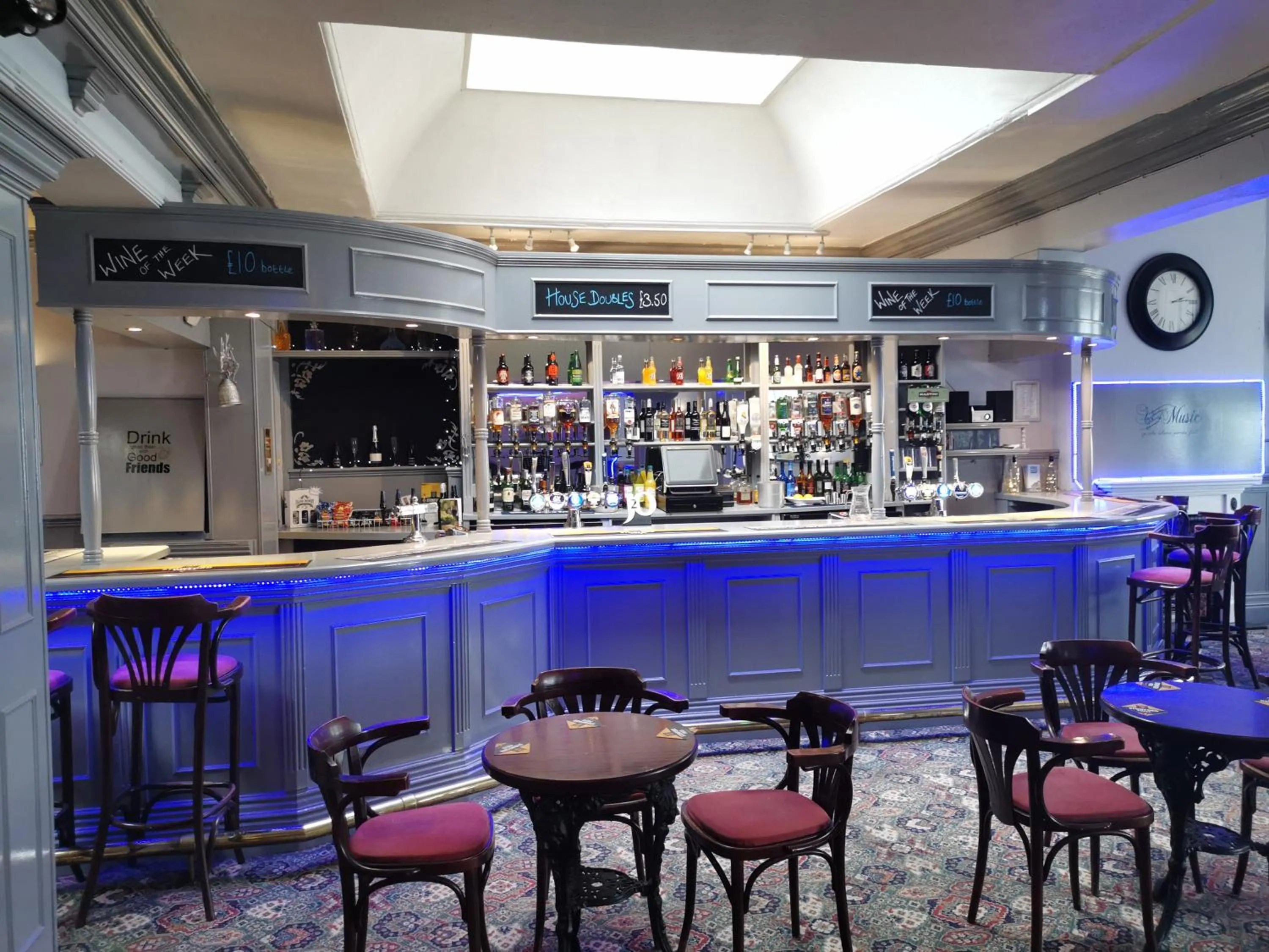 Lounge or bar in Royal Pier