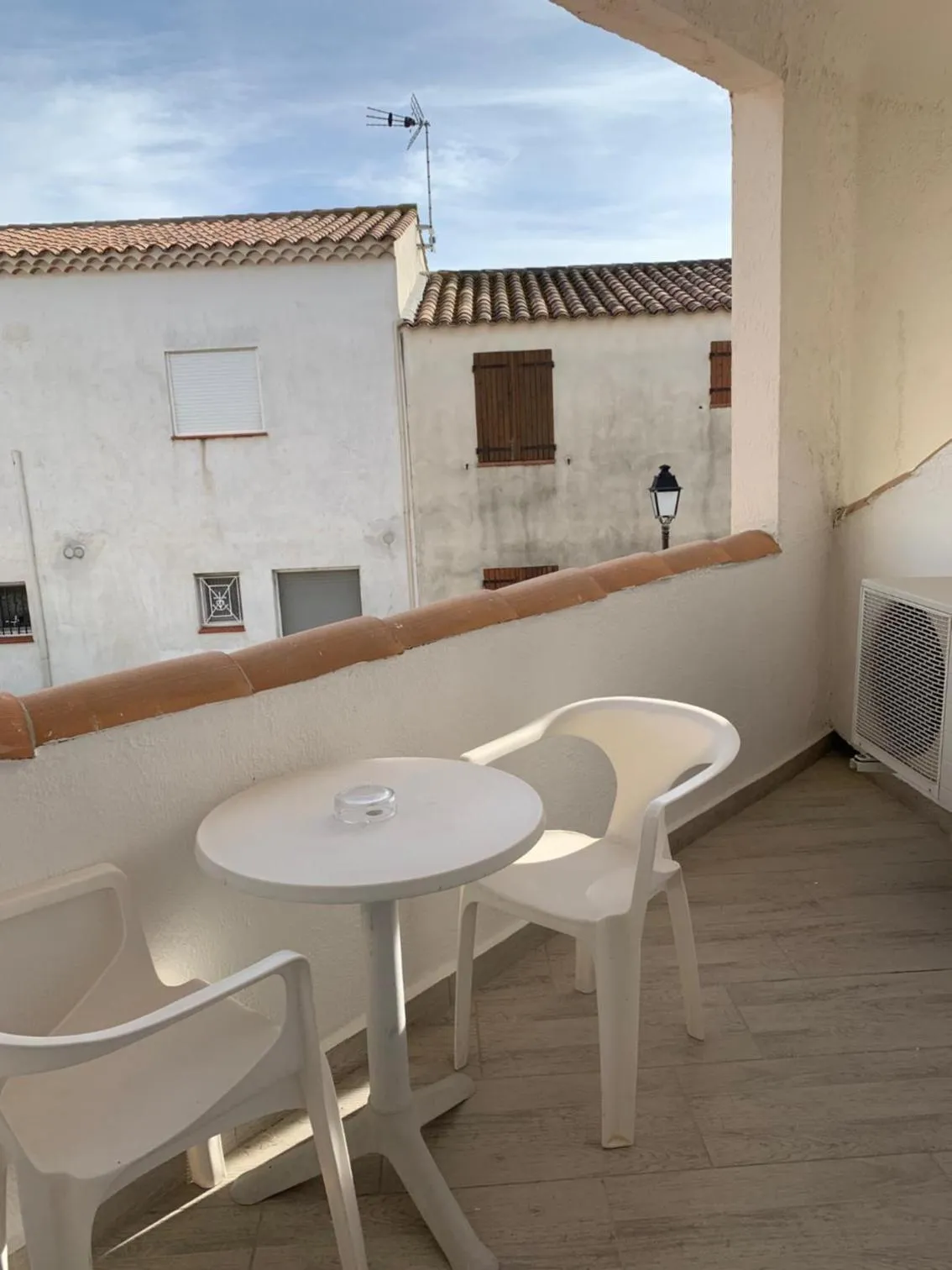 Balcony/Terrace in Hotel Les Palmiers En Camargue