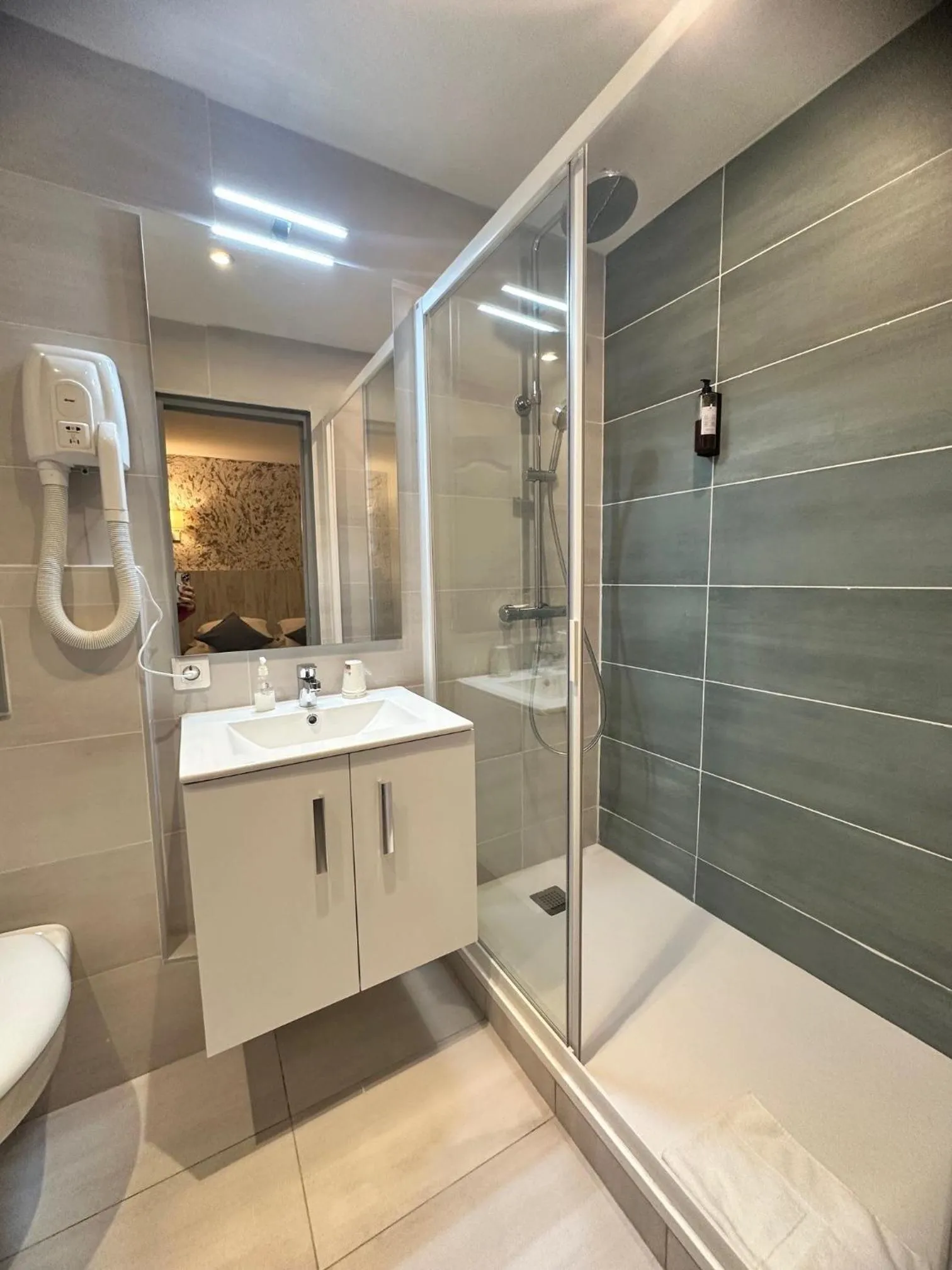 Bathroom in Hotel Les Palmiers En Camargue