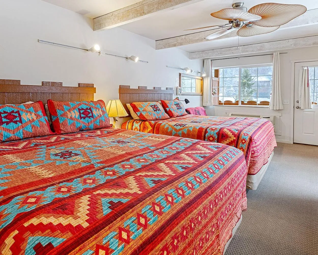 Bedroom, Bed in Hot Springs Inn