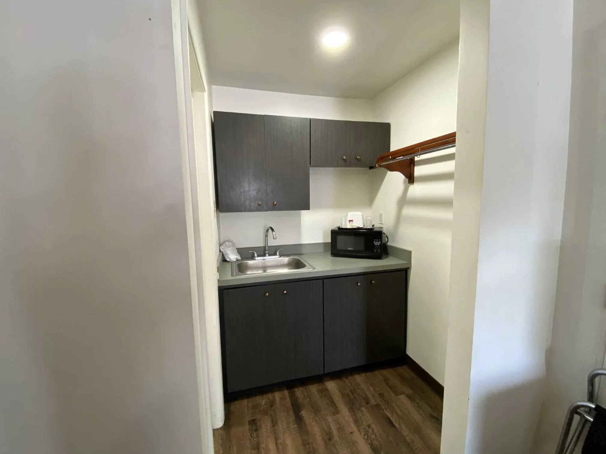 Kitchen or kitchenette in Desert Sands Inn & Suites