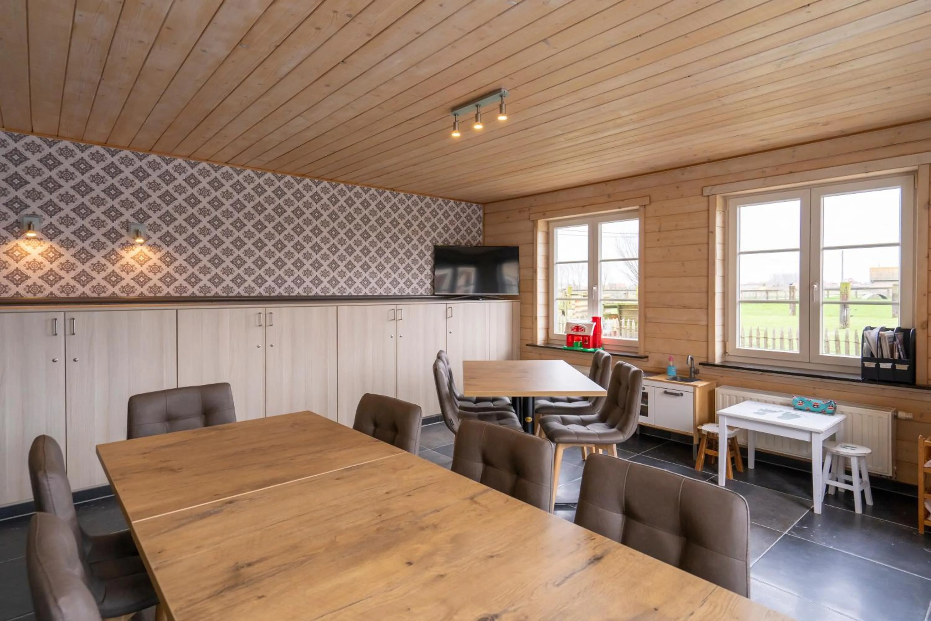 Communal lounge/ TV room in Gasthof Schraevenacker