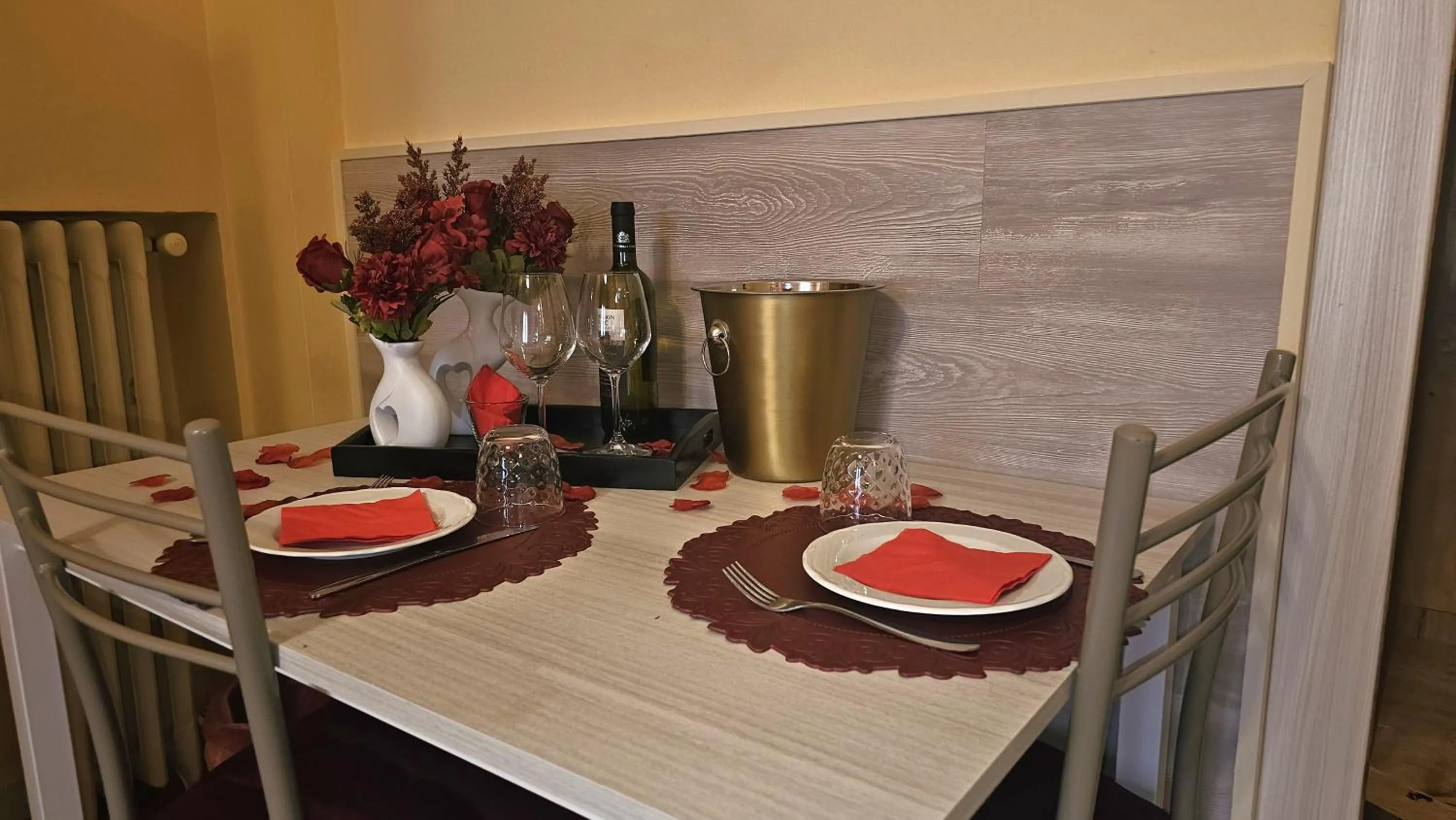 Food and drinks in Opera et Love