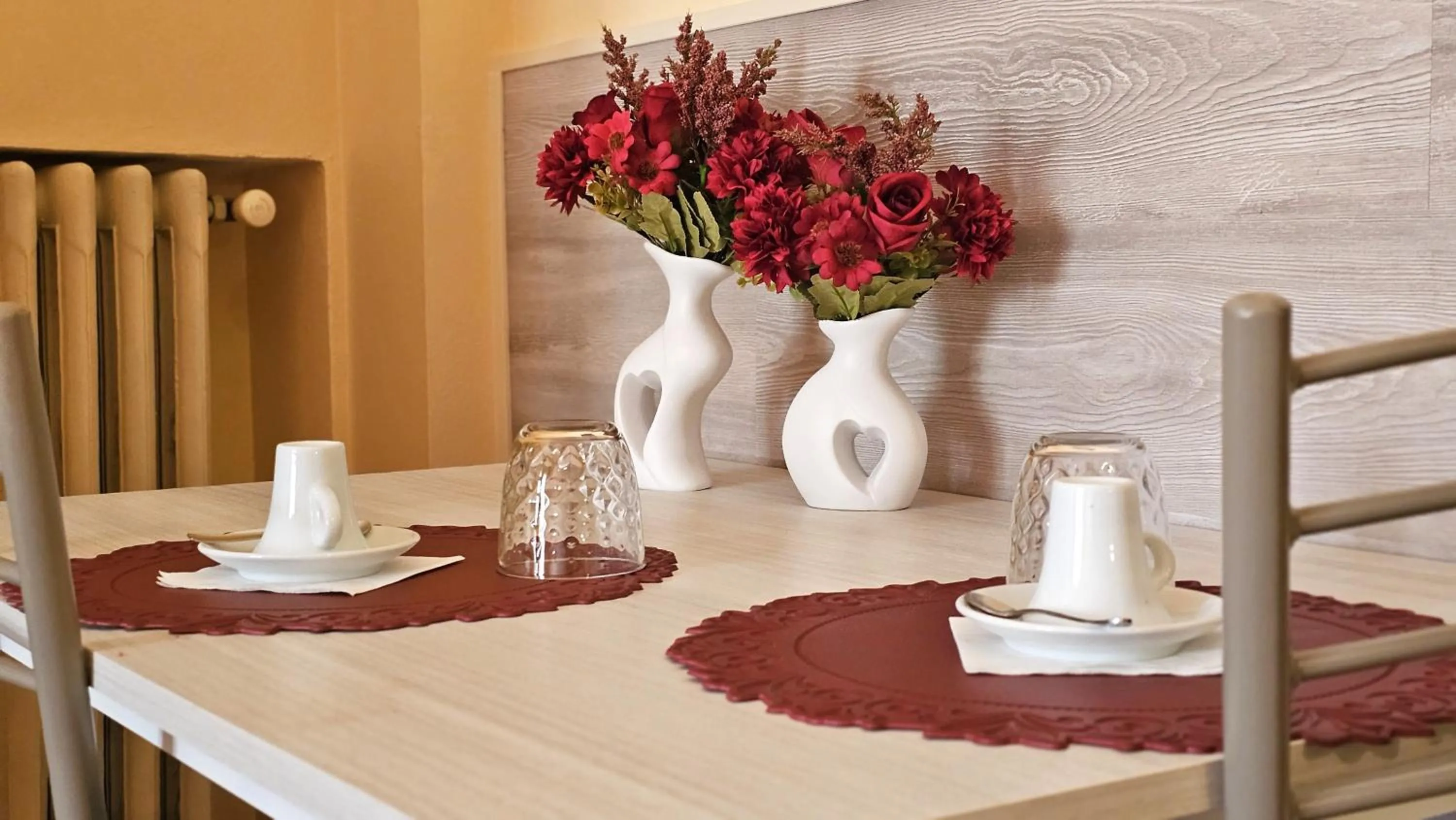 Dining area in Opera et Love