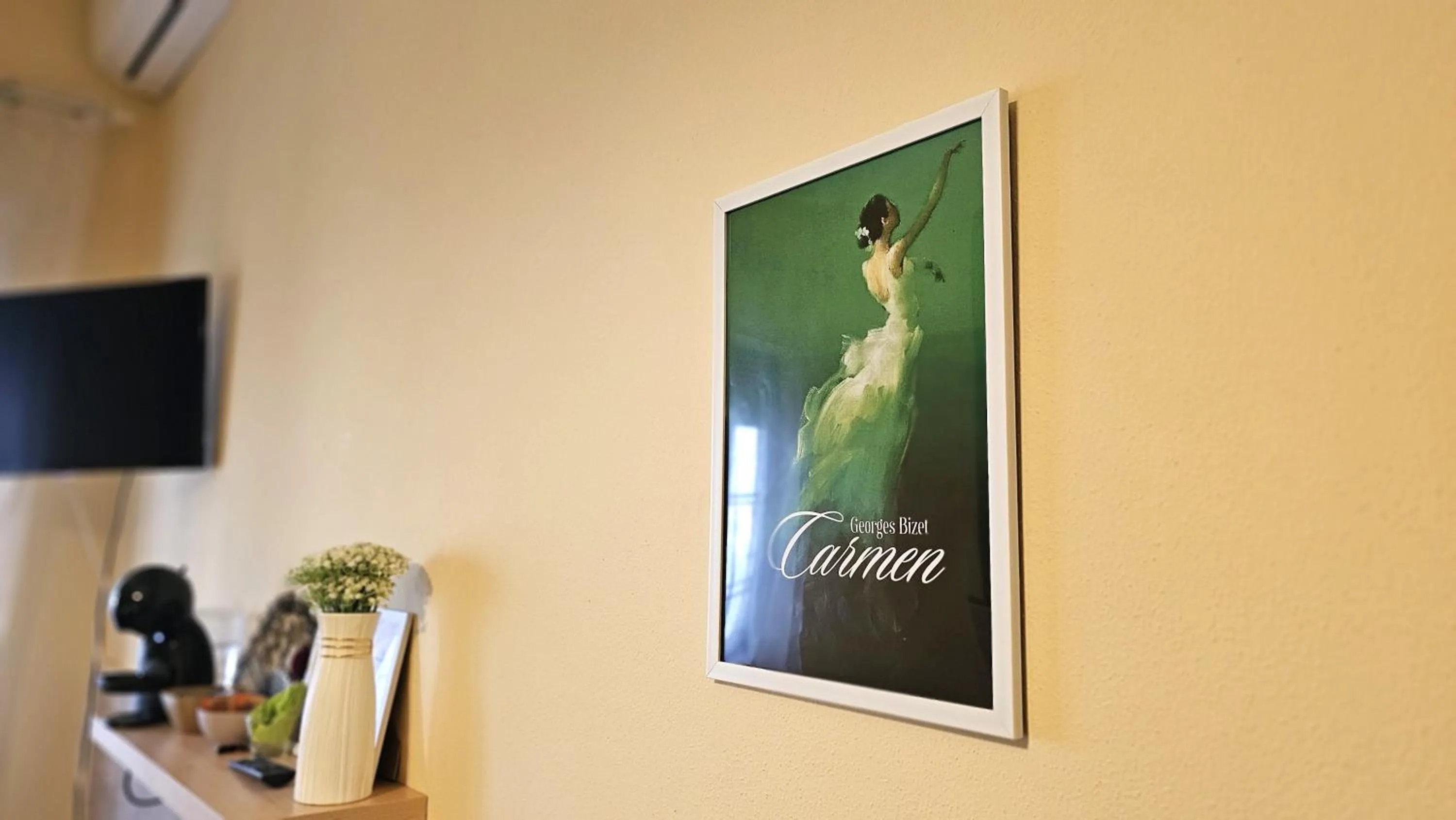 Decorative detail in Opera et Love