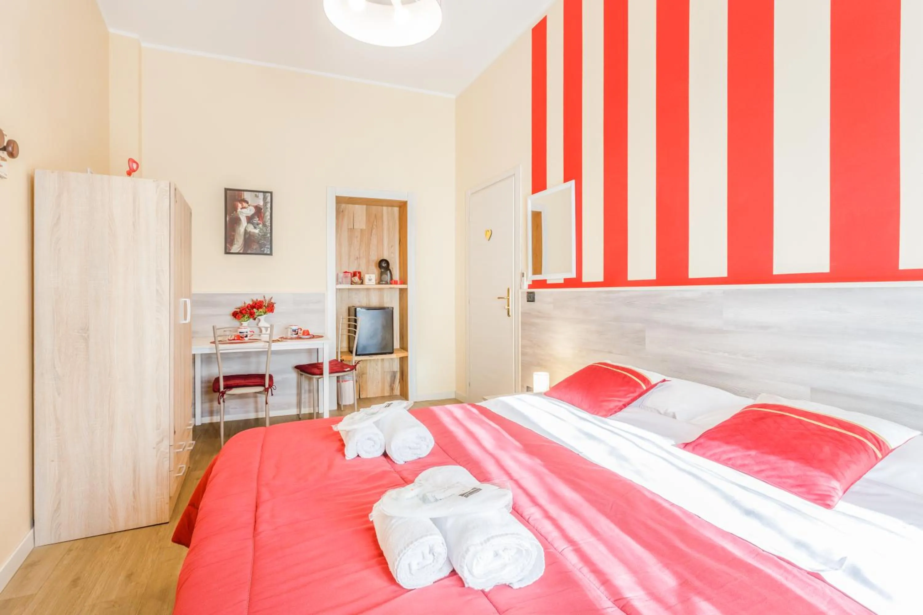 Bed in OPERA et LOVE - 200m dall'Arena con convenzione per Parcheggio e Colazione in pasticceria adiacente