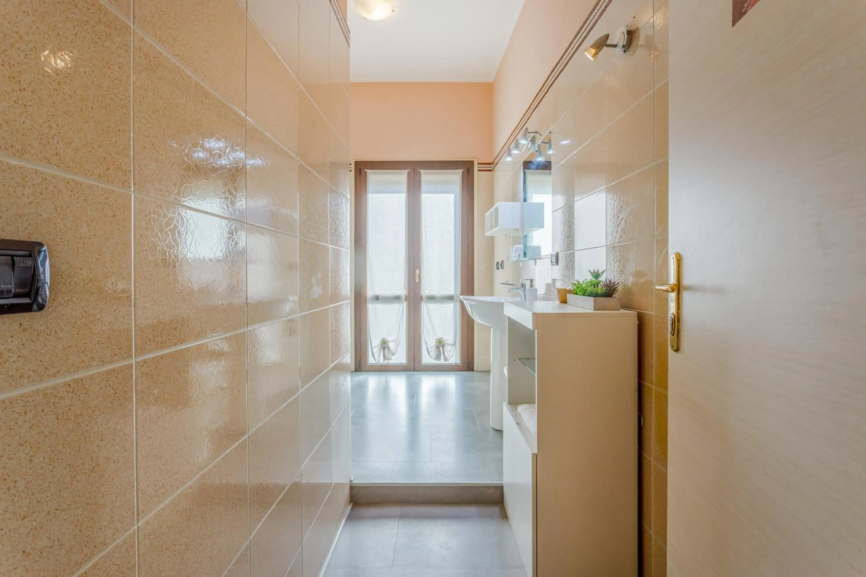 OPERA et LOVE - 200m dall'Arena con convenzione per Parcheggio e Colazione in pasticceria adiacente