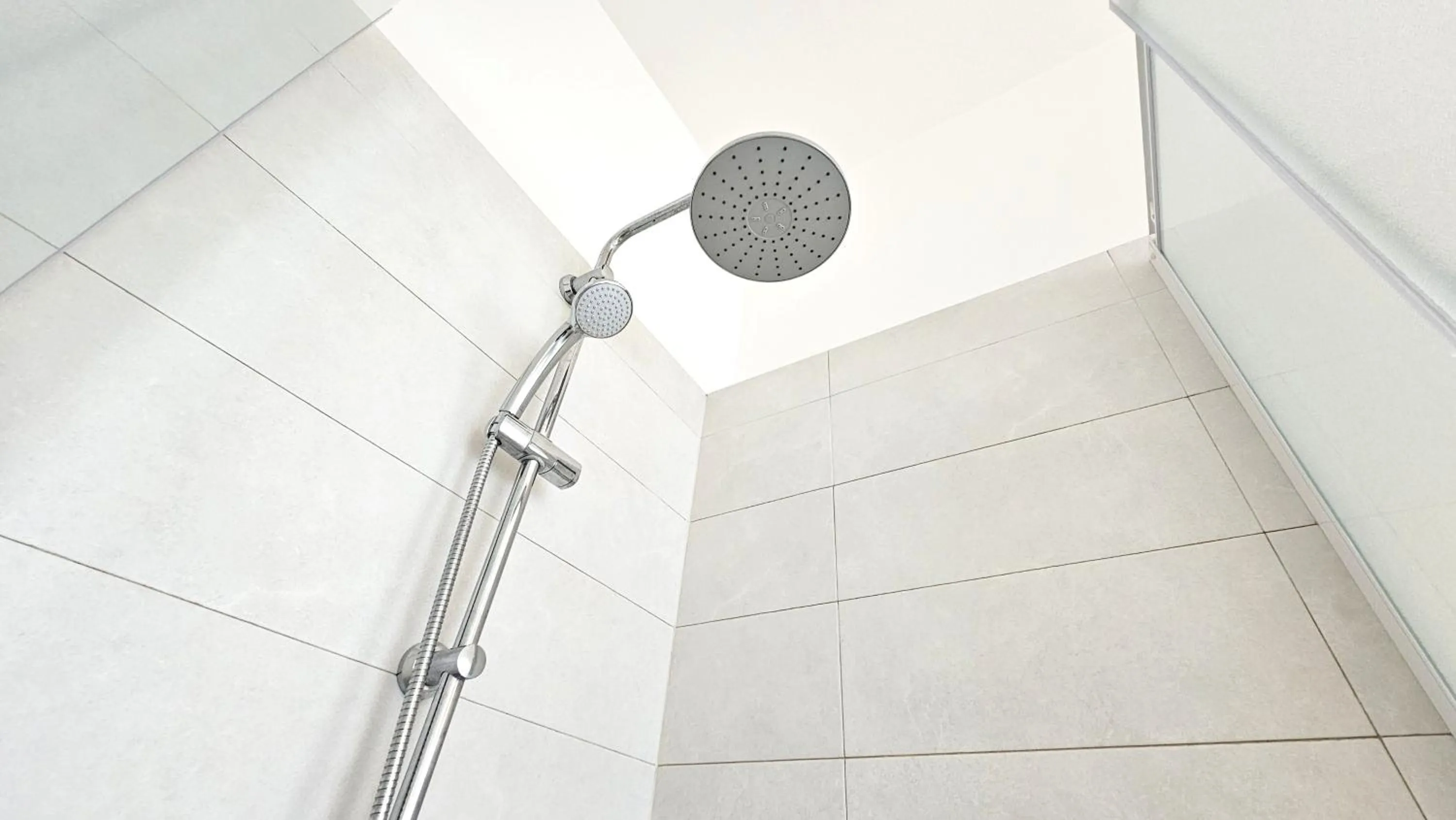 Shower in Opera et Love