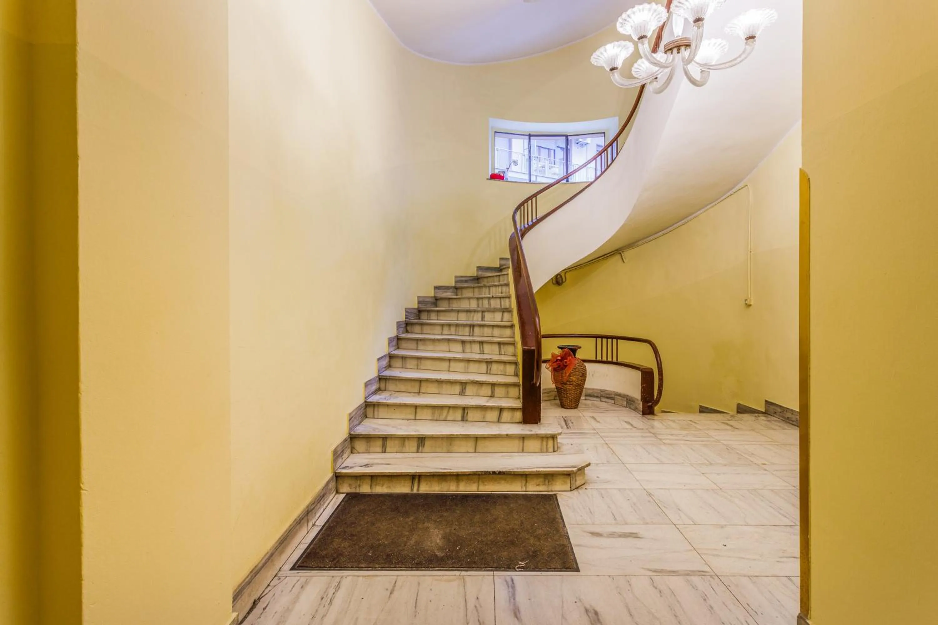 OPERA et LOVE - 200m dall'Arena con convenzione per Parcheggio e Colazione in pasticceria adiacente