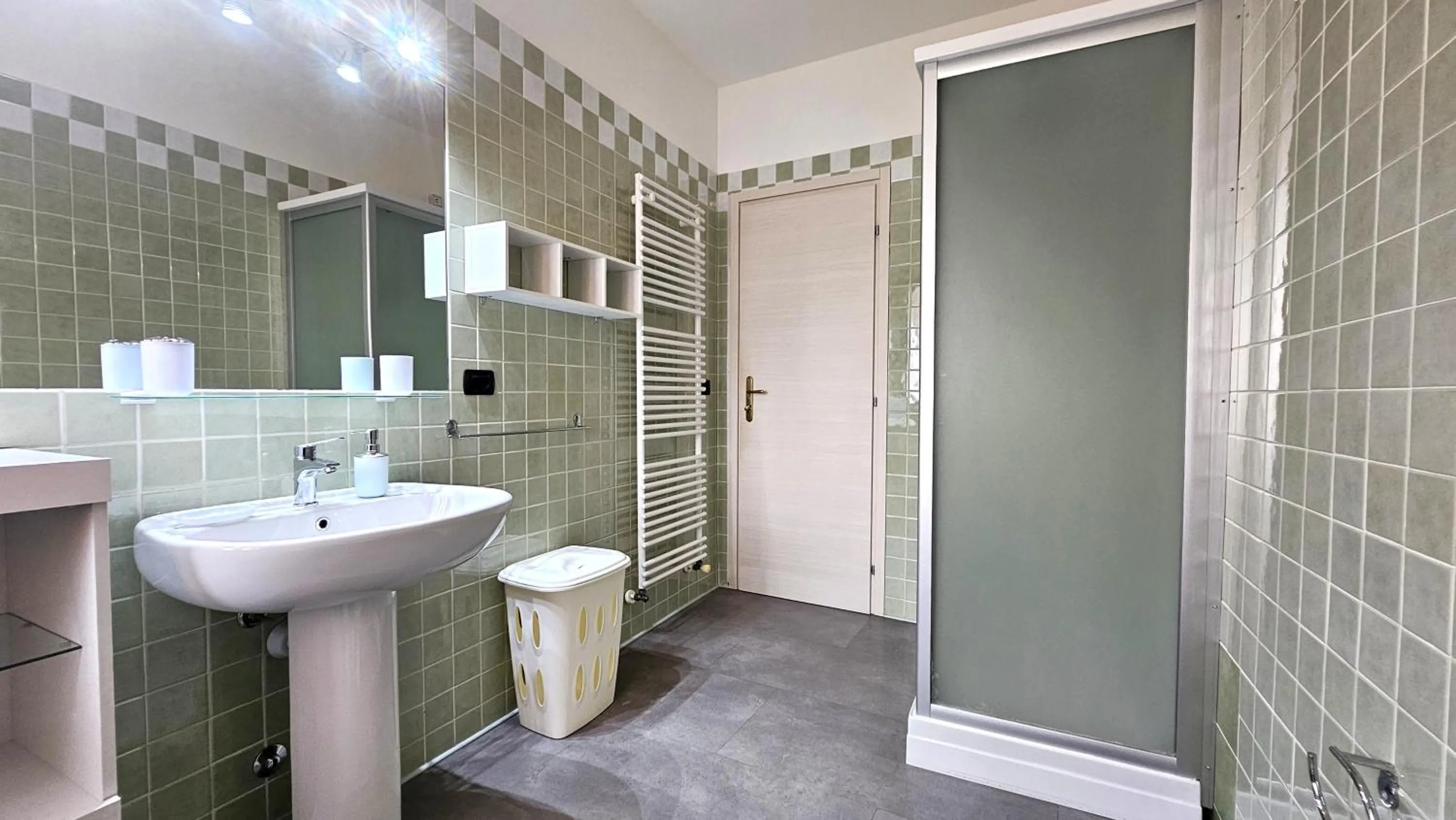 Shower in Opera et Love