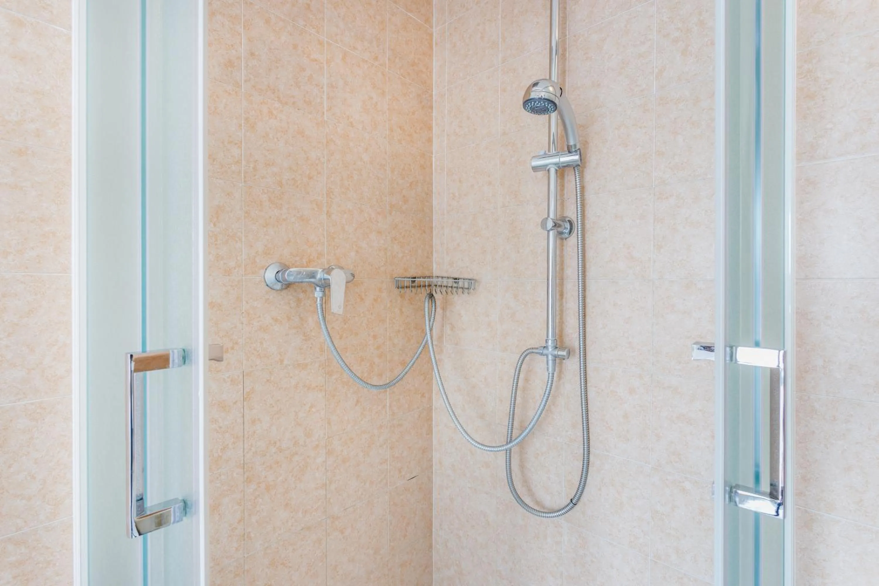 OPERA et LOVE - 200m dall'Arena con convenzione per Parcheggio e Colazione in pasticceria adiacente