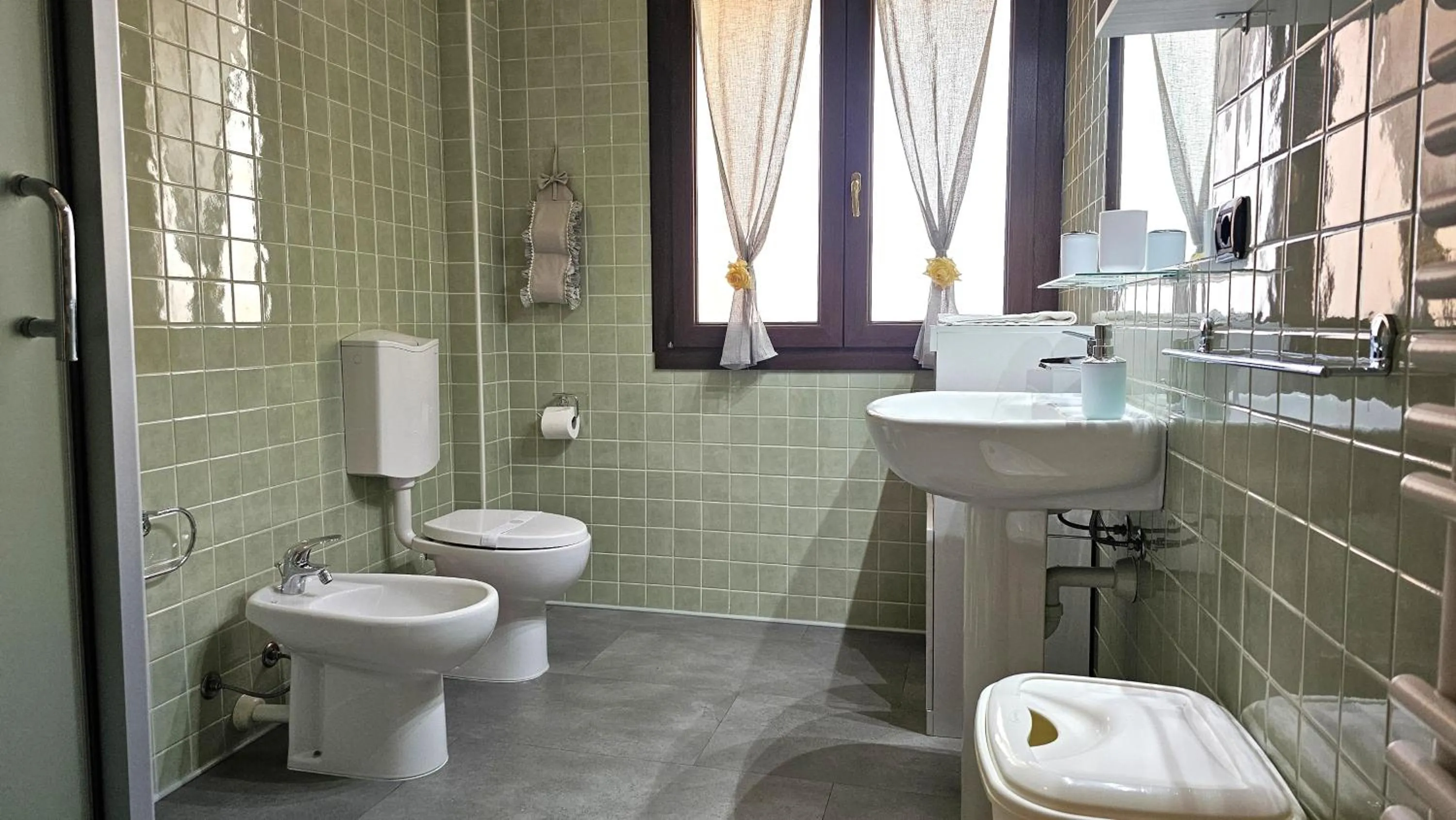 Shower in Opera et Love