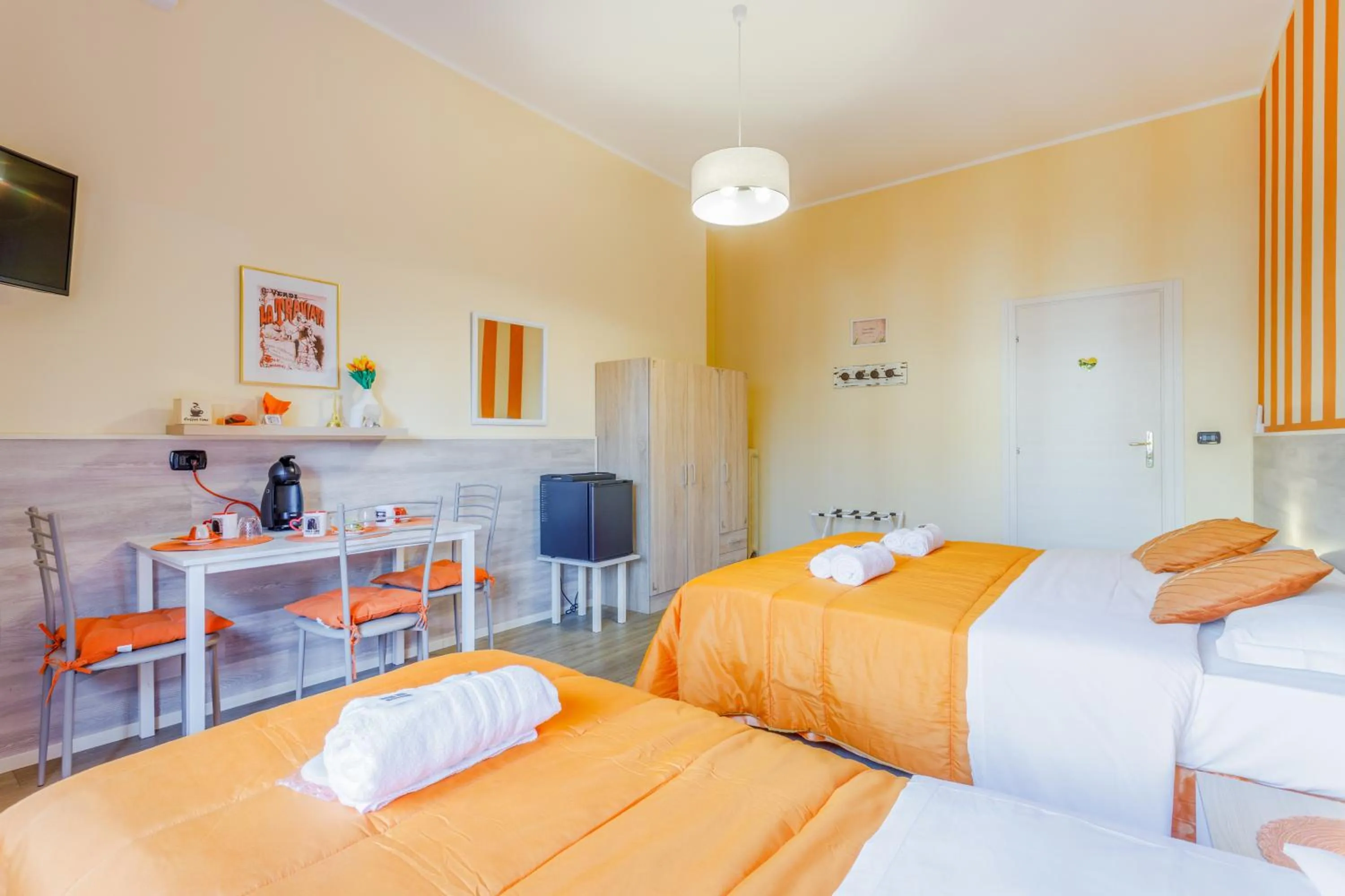 Bed in OPERA et LOVE - 200m dall'Arena con convenzione per Parcheggio e Colazione in pasticceria adiacente