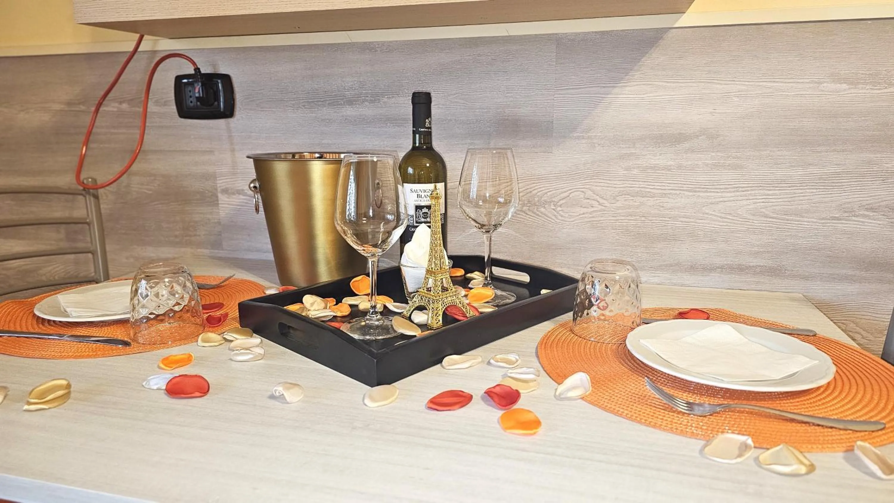 Food and drinks in Opera et Love