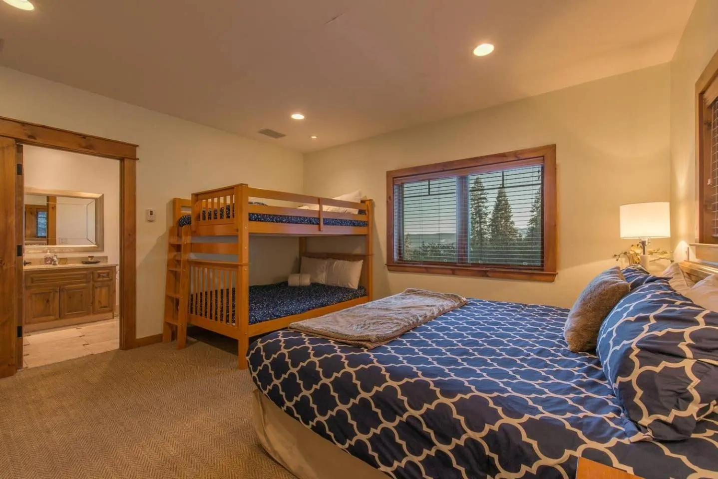 Bed in Skislope-Tahoe Villa