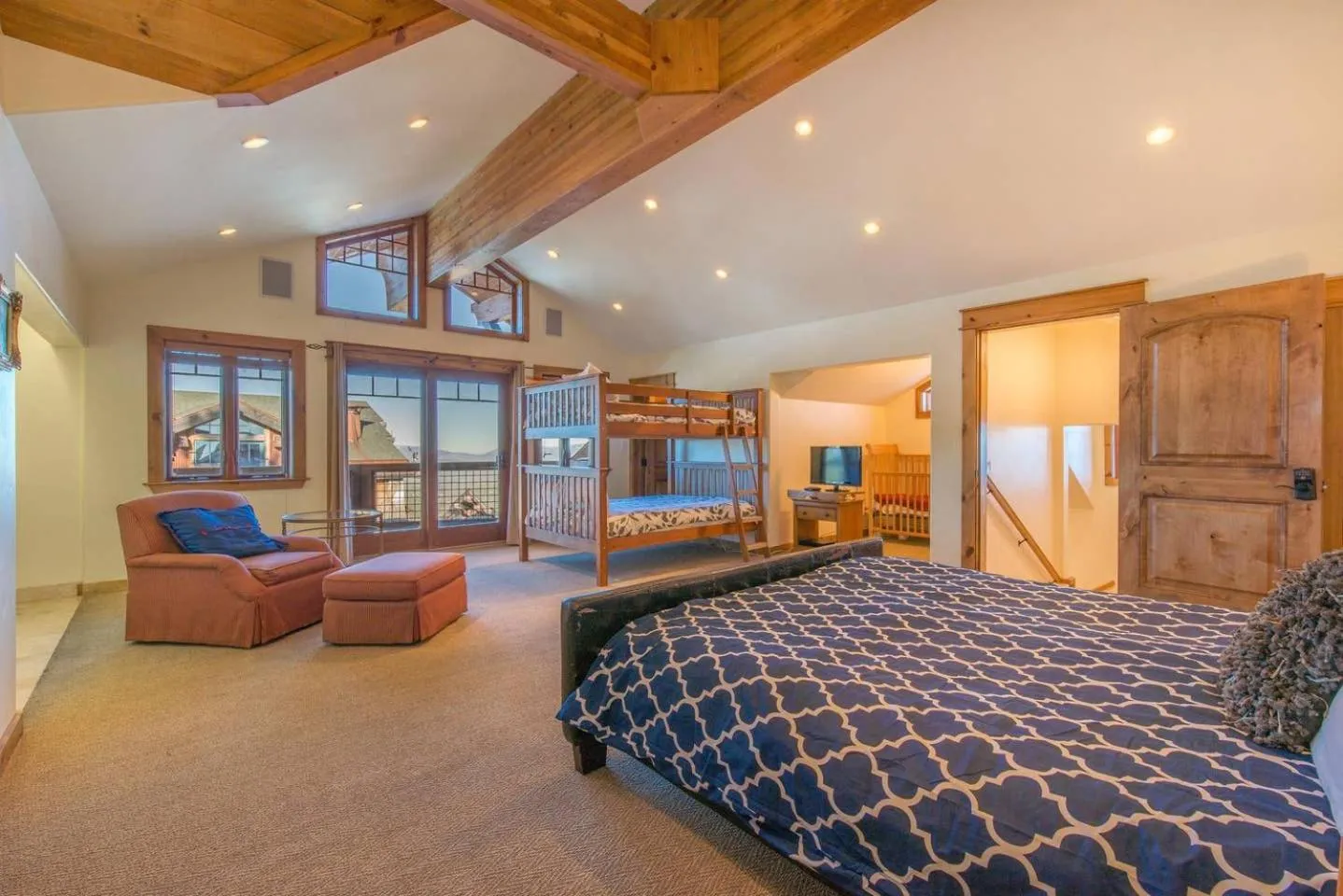 Bed in Skislope-Tahoe Villa