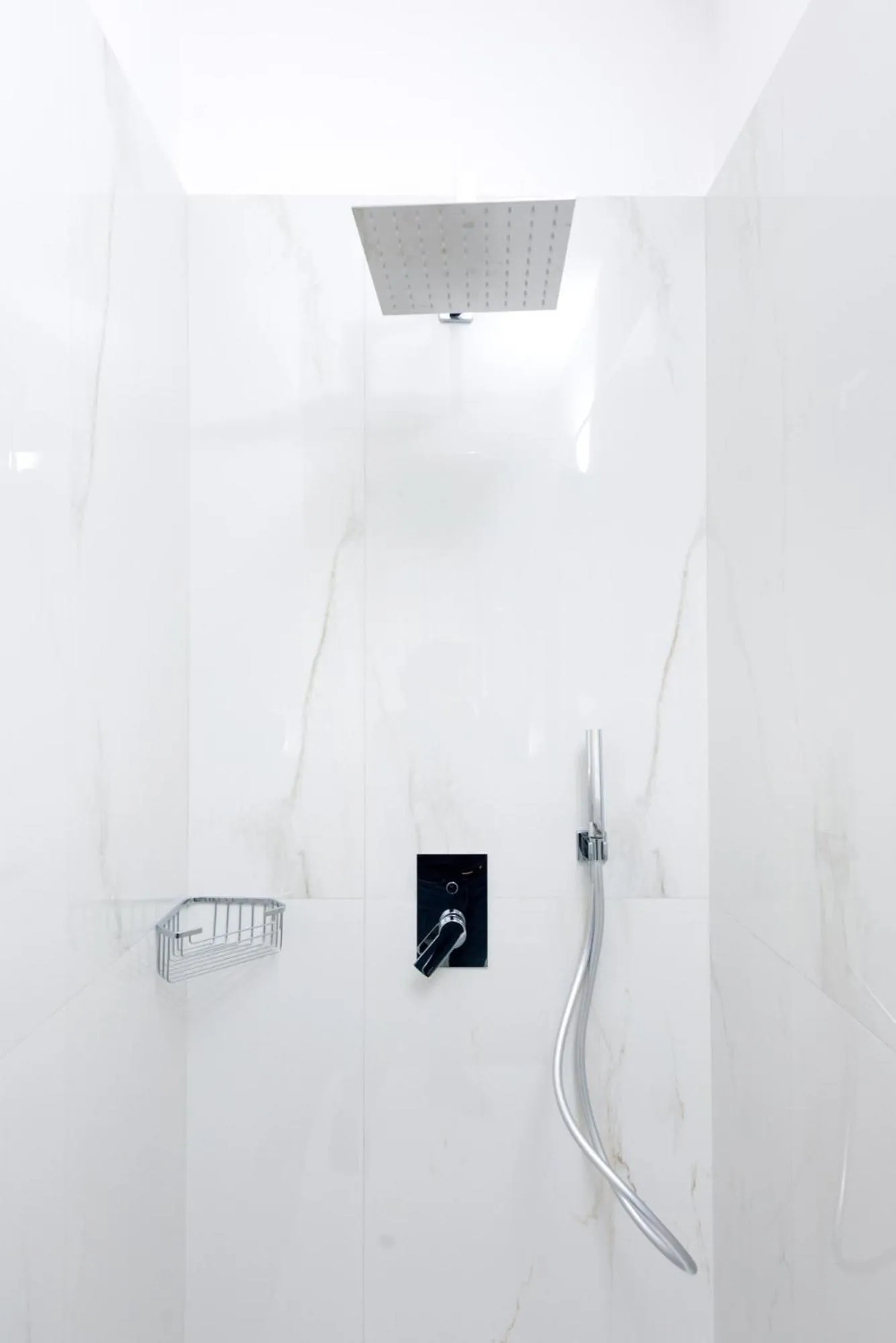 Shower in TURINHOMETOWN Residence Apartments