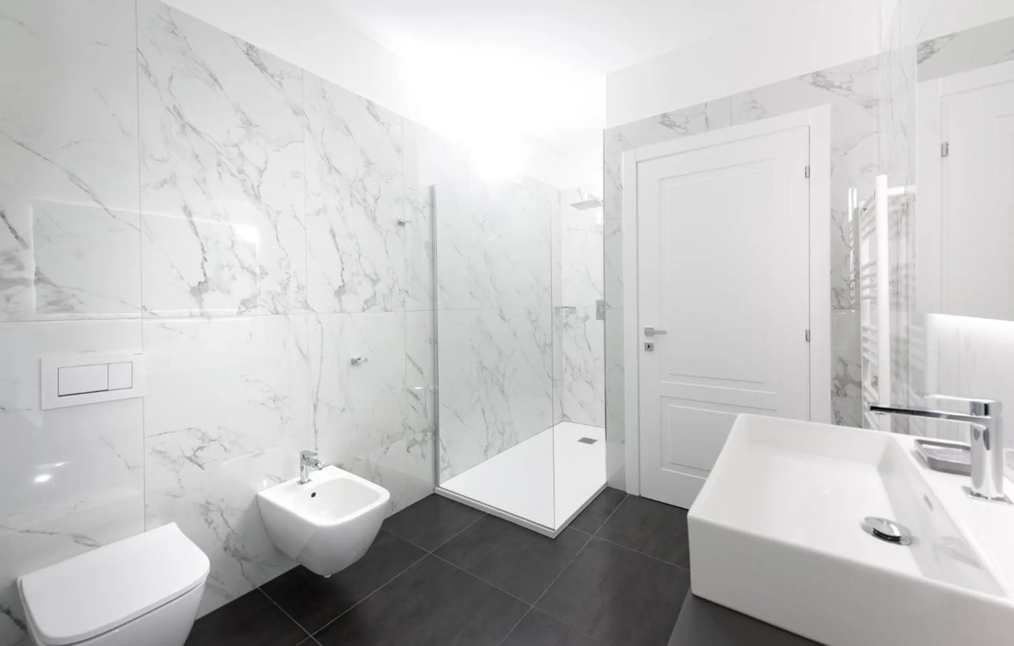 Shower in TURINHOMETOWN Residence Apartments