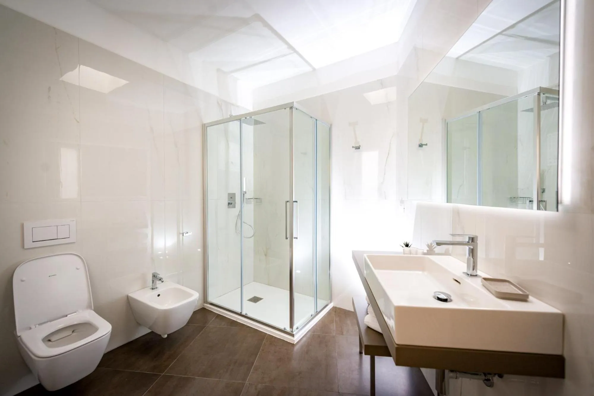 Shower in TURINHOMETOWN Residence Apartments