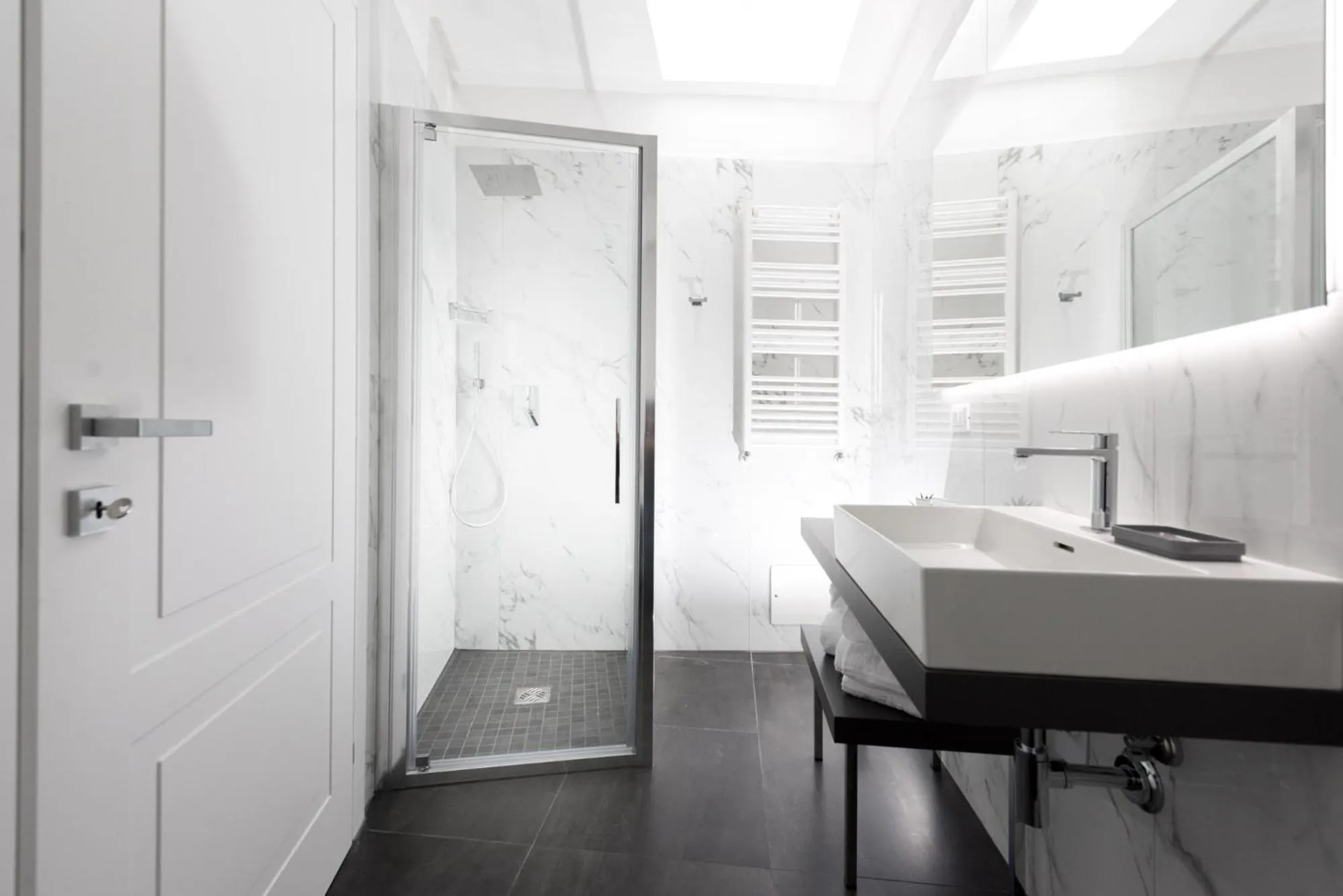 Shower in TURINHOMETOWN Residence Apartments