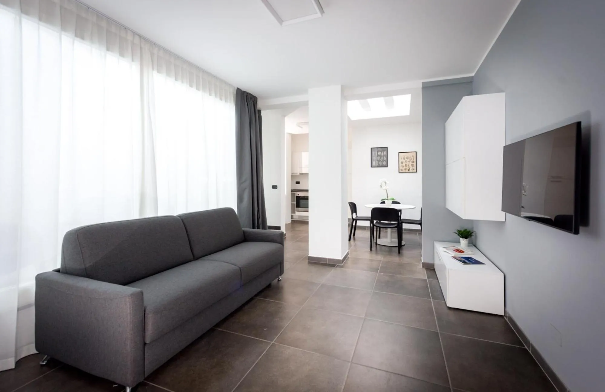 TV and multimedia in TURINHOMETOWN Residence Apartments