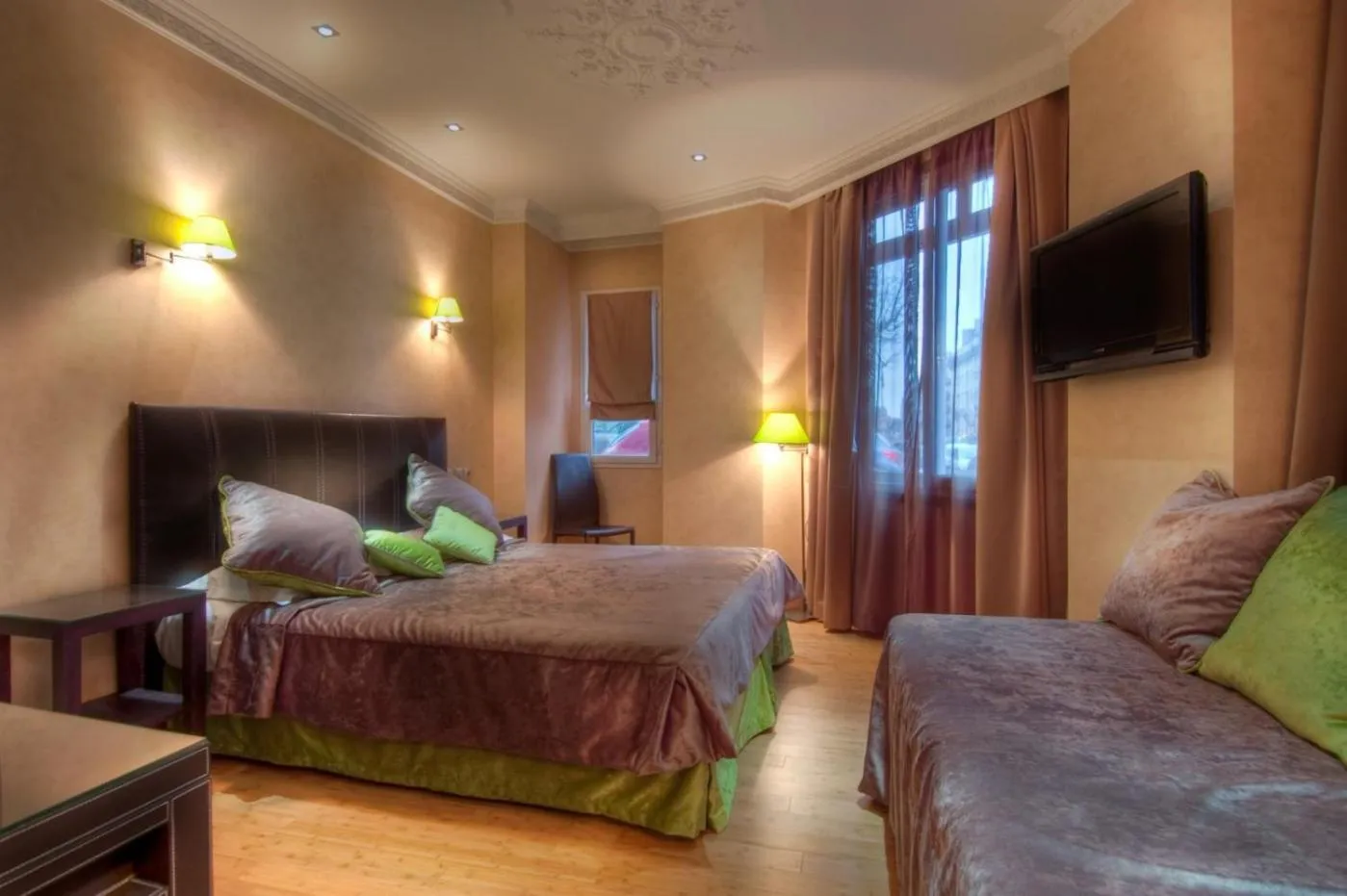 Bed in Hotel Claude Bernard Saint-Germain