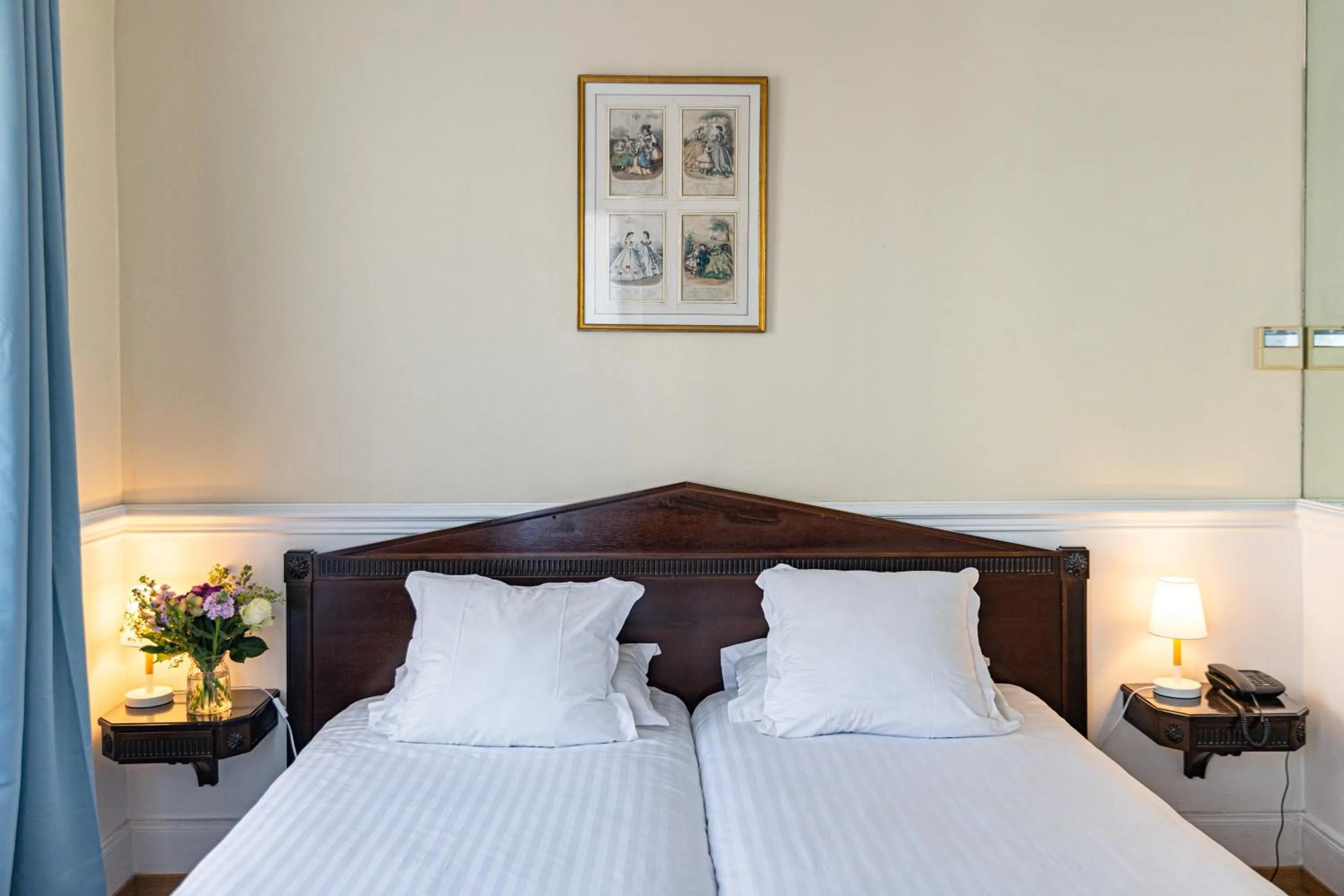 Bed in Hotel Claude Bernard Saint-Germain