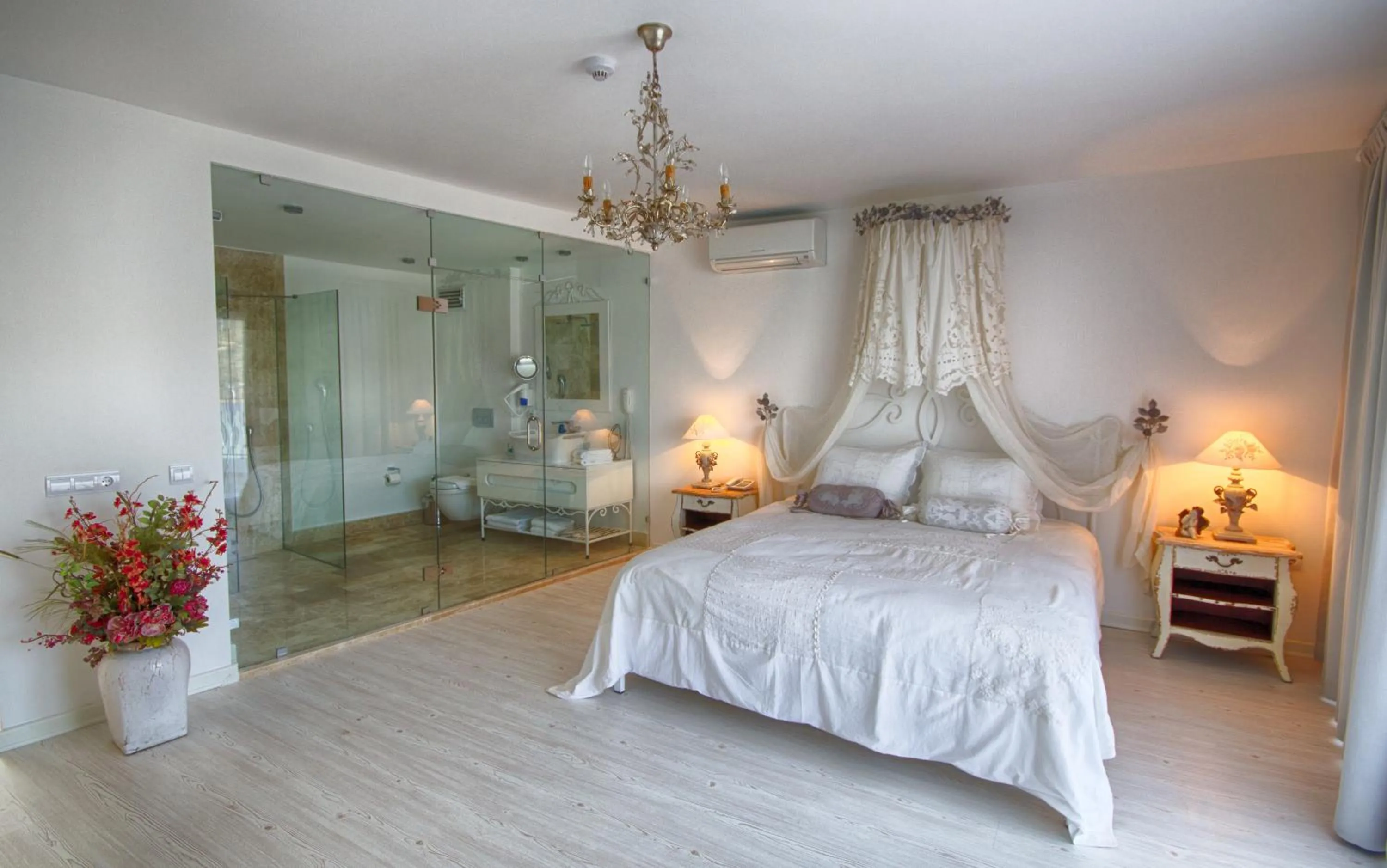 Bathroom, Bed in Yalicapkini Boutique Hotel