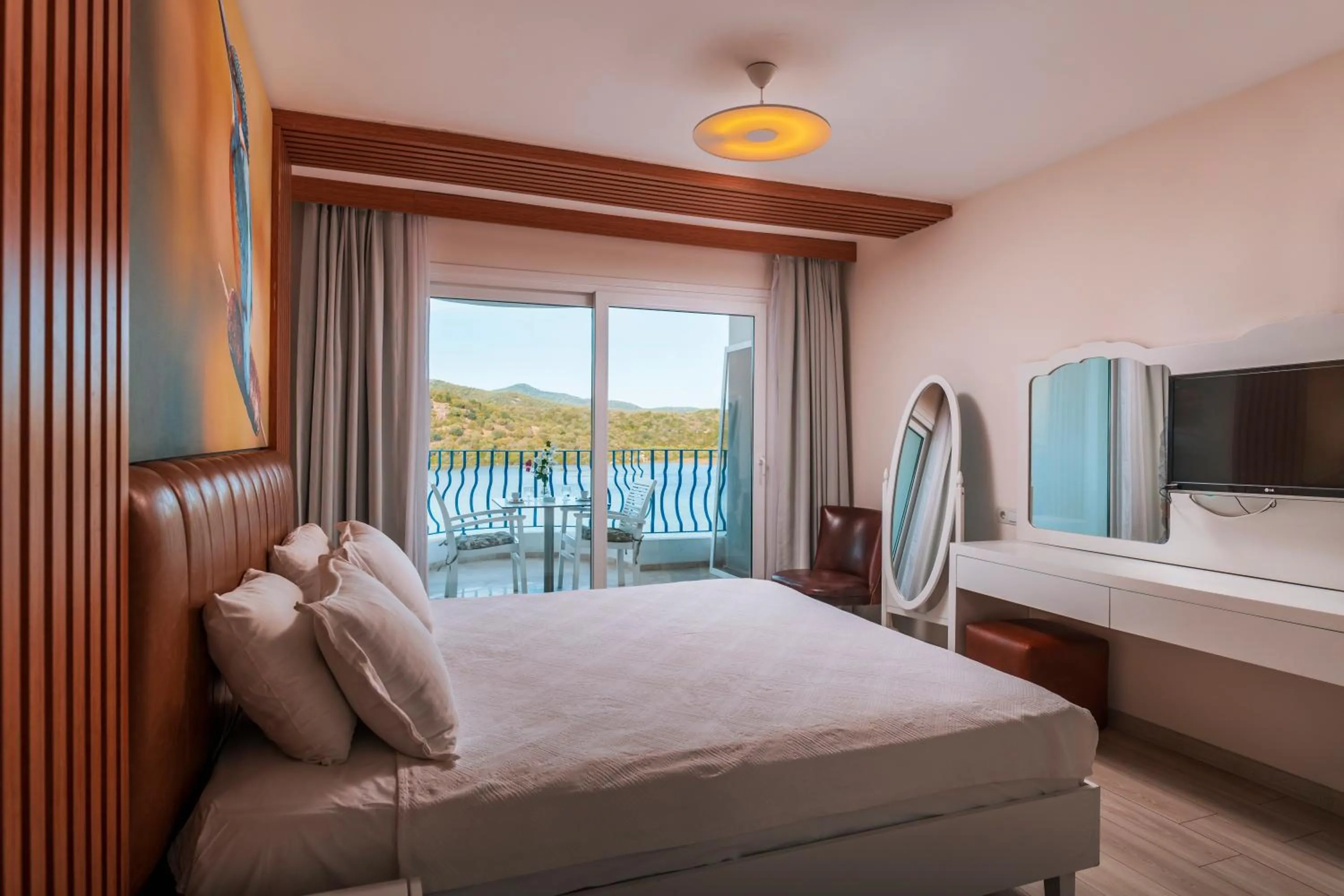 Photo of the whole room, Bed in Yalicapkini Boutique Hotel