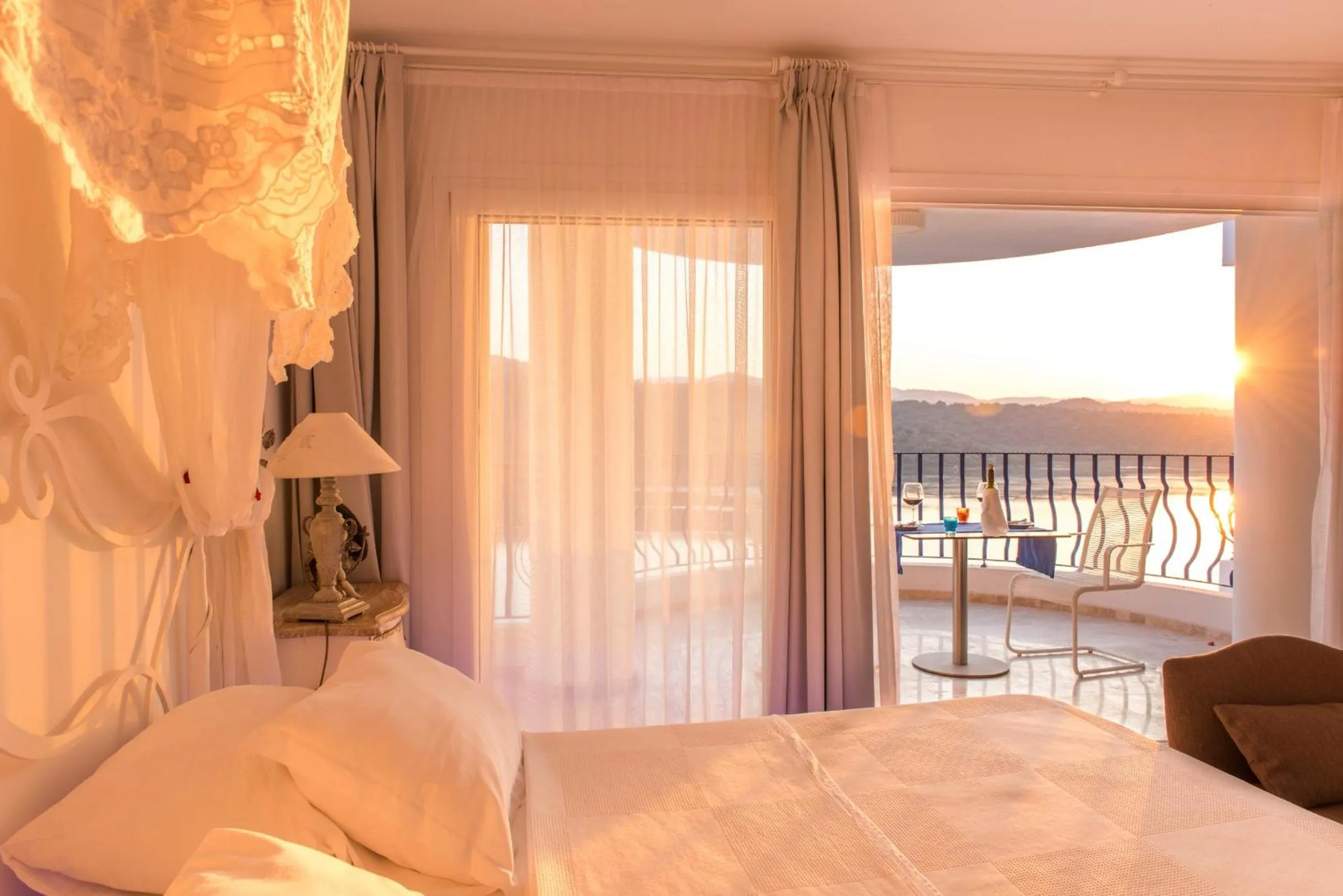 Balcony/Terrace, Bed in Yalicapkini Boutique Hotel