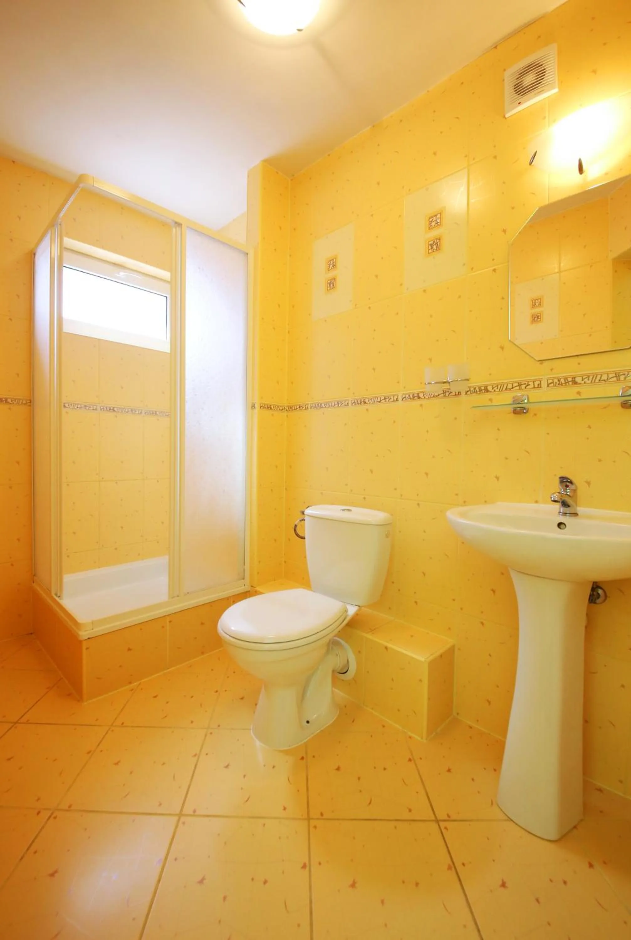 Toilet in Willa Mona