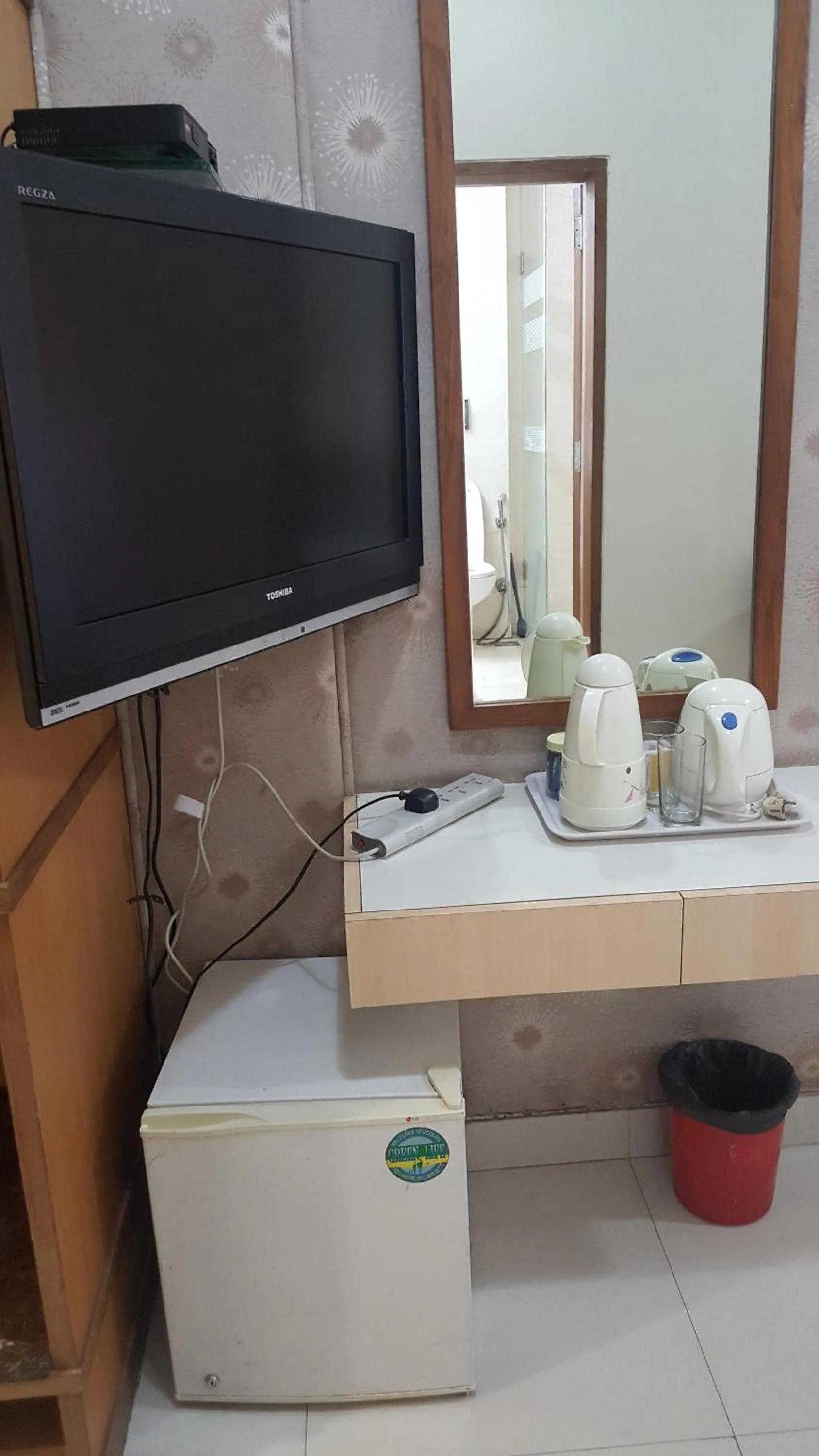 Coffee/tea facilities in Bentley Hotel Marine Drive