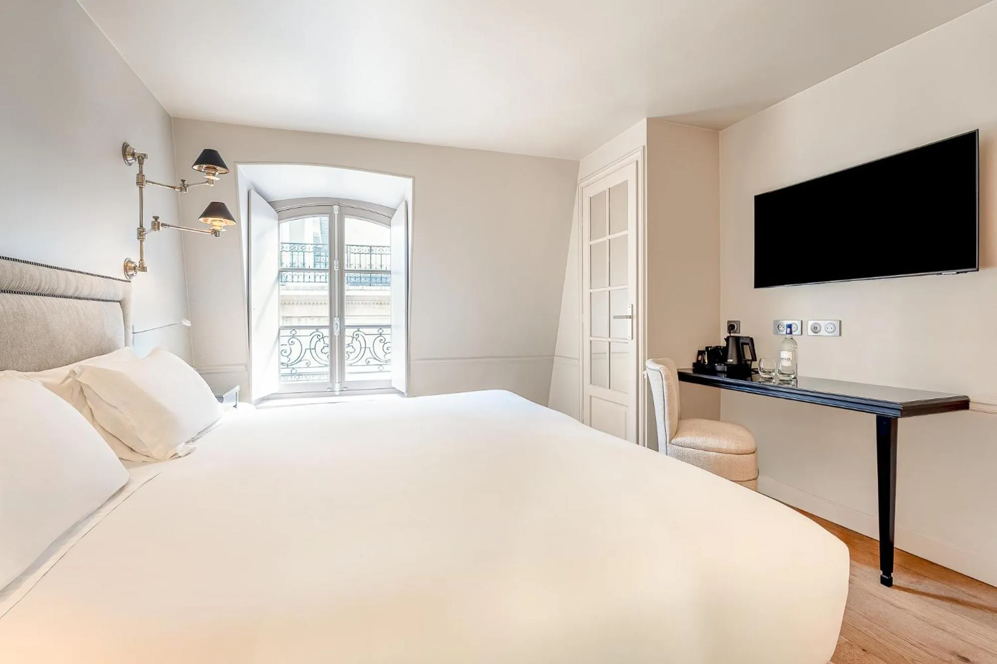 Bed in Hotel Résidence Des Arts - Saint-Germain