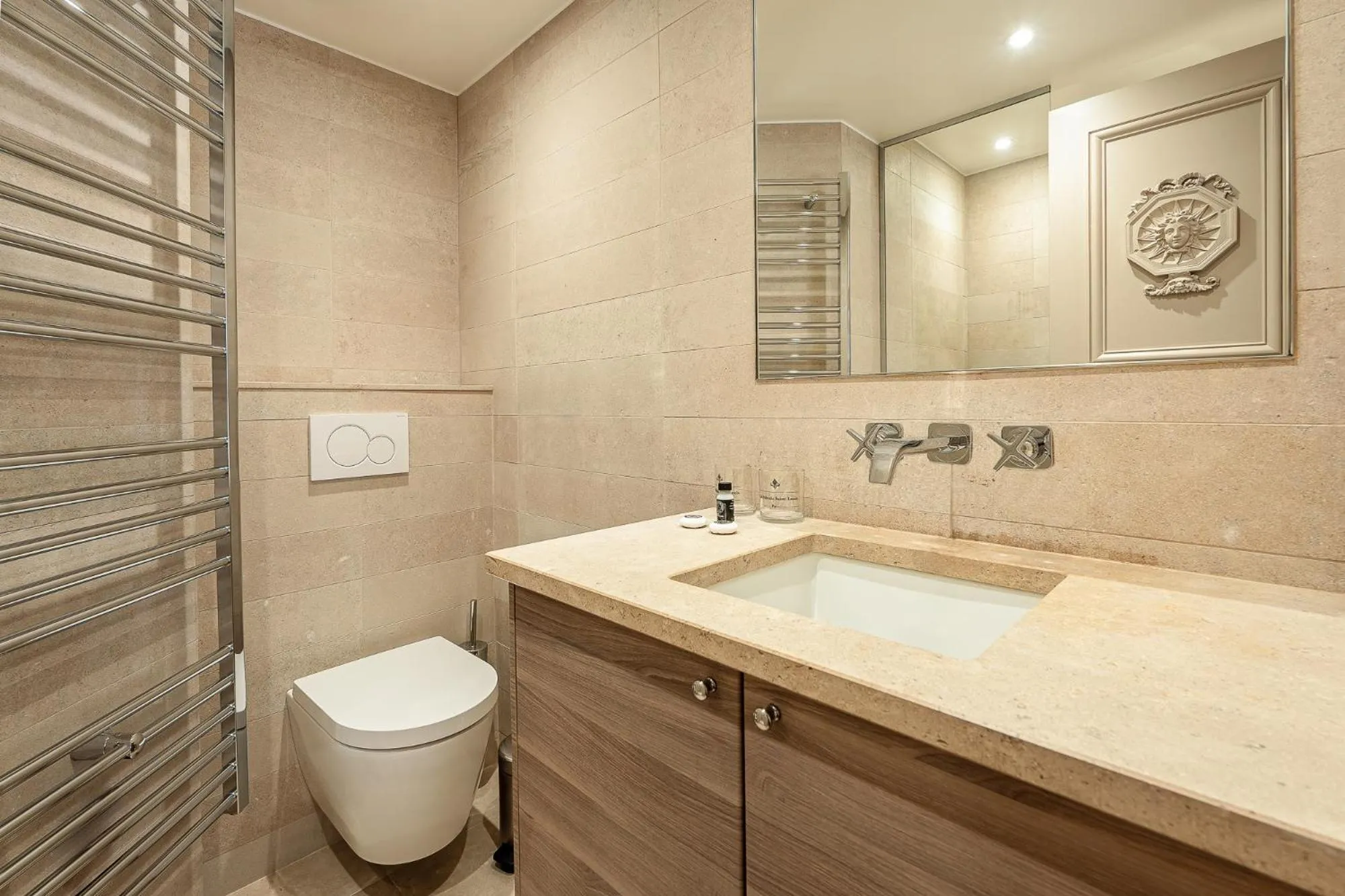 Bathroom in Hotel Résidence Des Arts - Saint-Germain