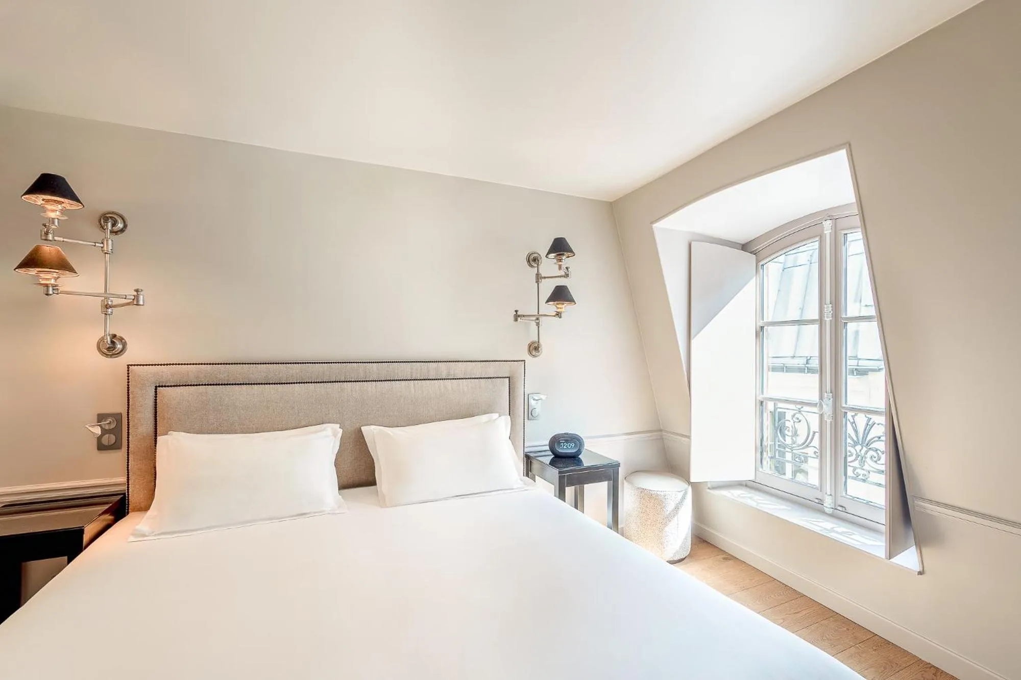 Bedroom, Bed in Hotel Résidence Des Arts - Saint-Germain