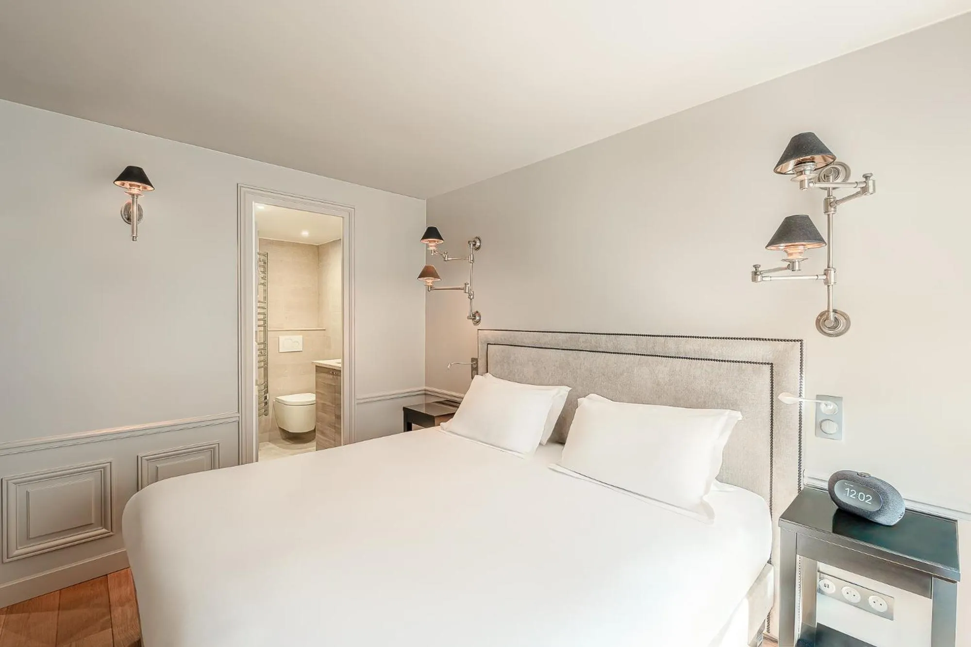 Bed in Hotel Résidence Des Arts - Saint-Germain