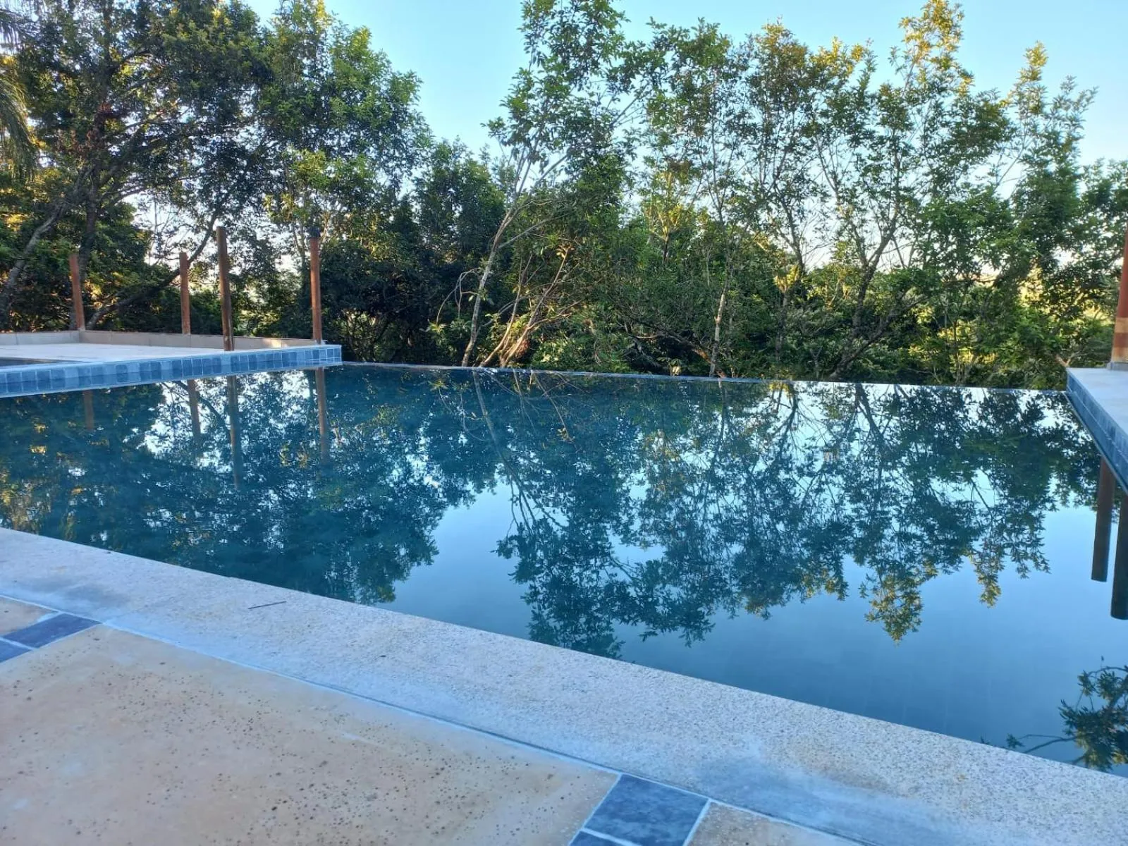 Swimming pool in Pousada Cantares