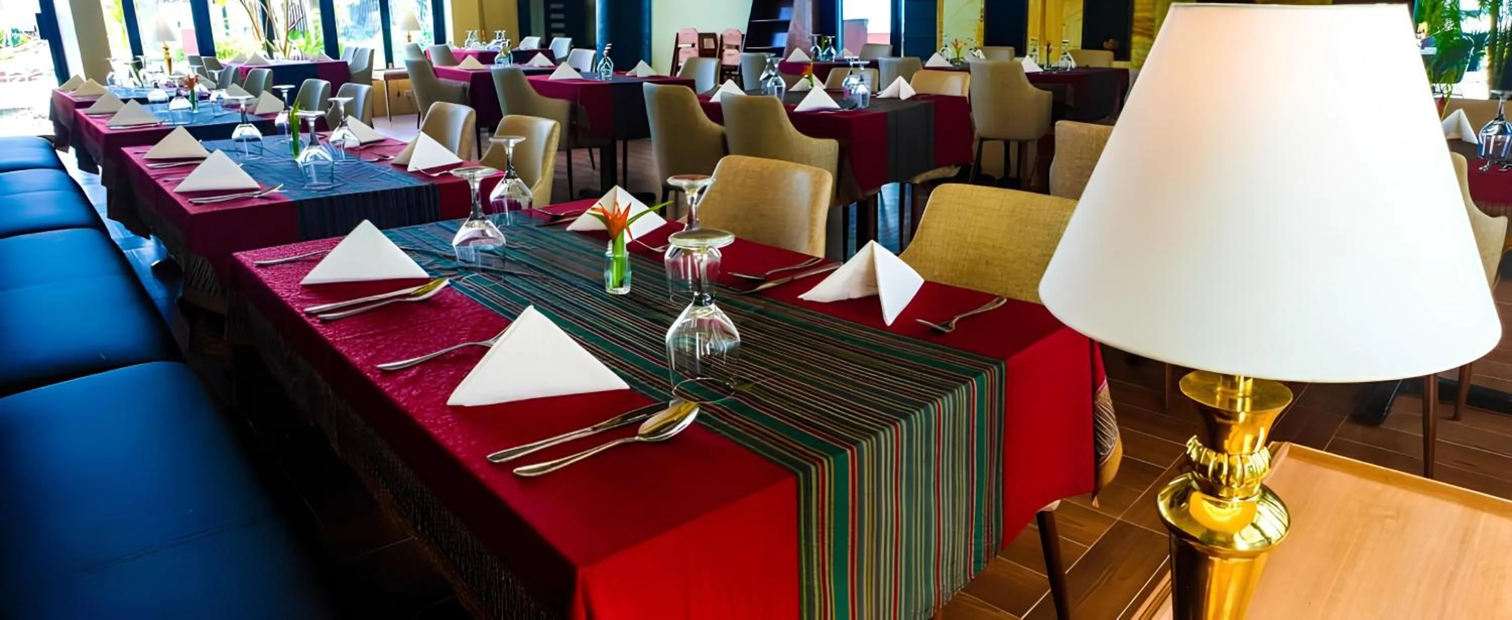 Restaurant/places to eat in Doulos Phos The Ship Hotel