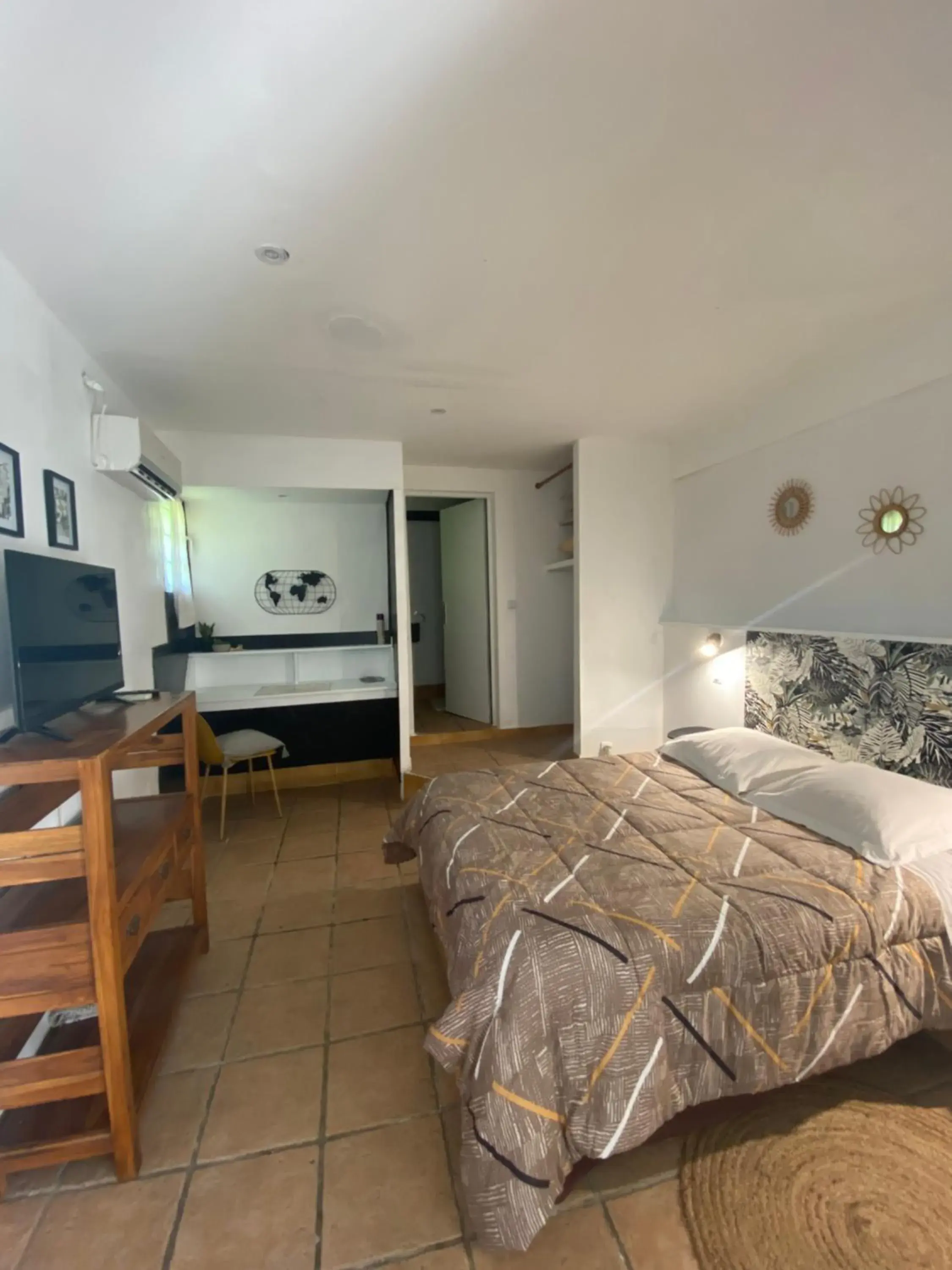 Family Double Room in LE MEDINILLA Family Double Room in LE MEDINILLA