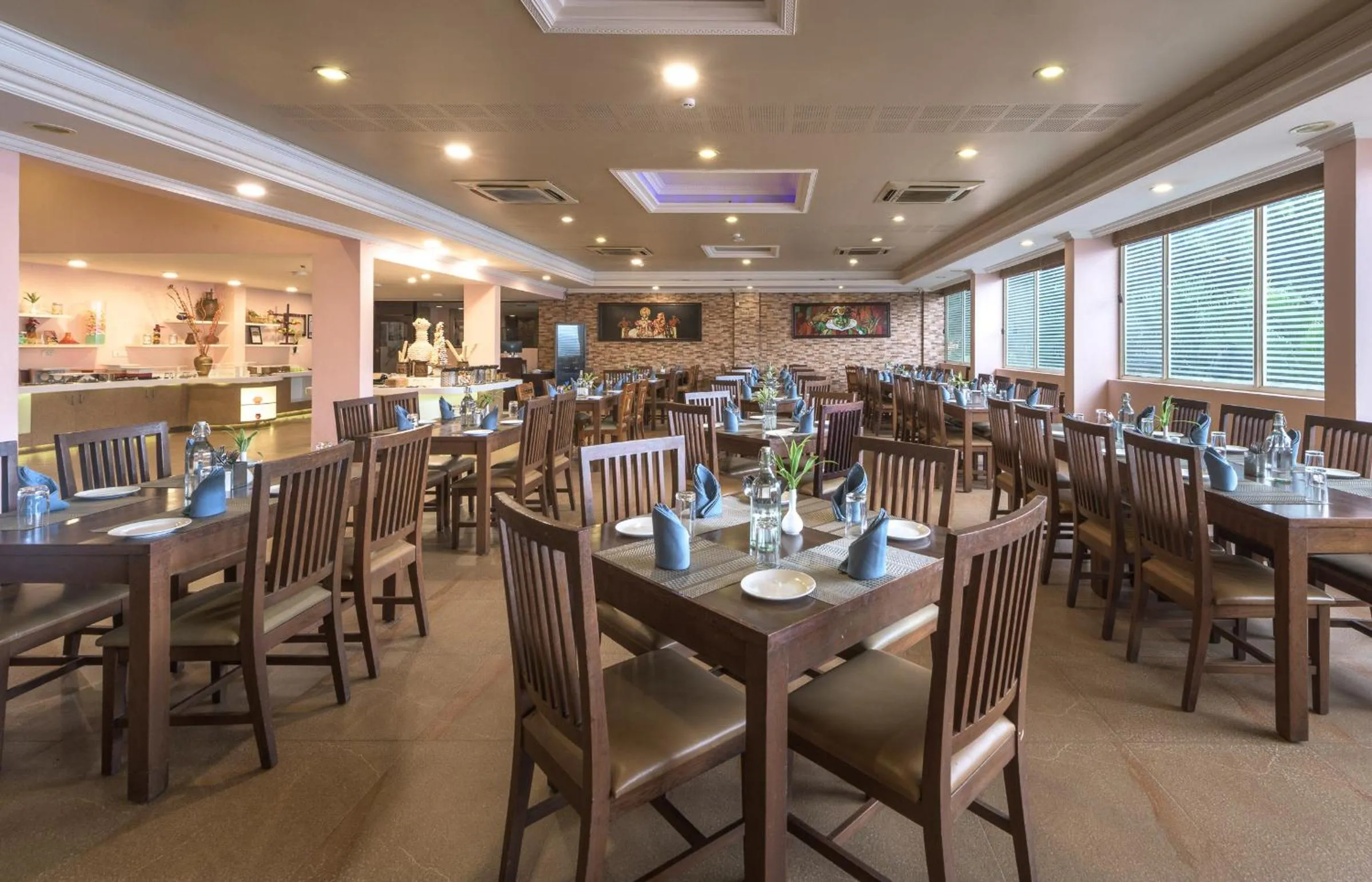 Restaurant/places to eat in Club Mahindra Poovar