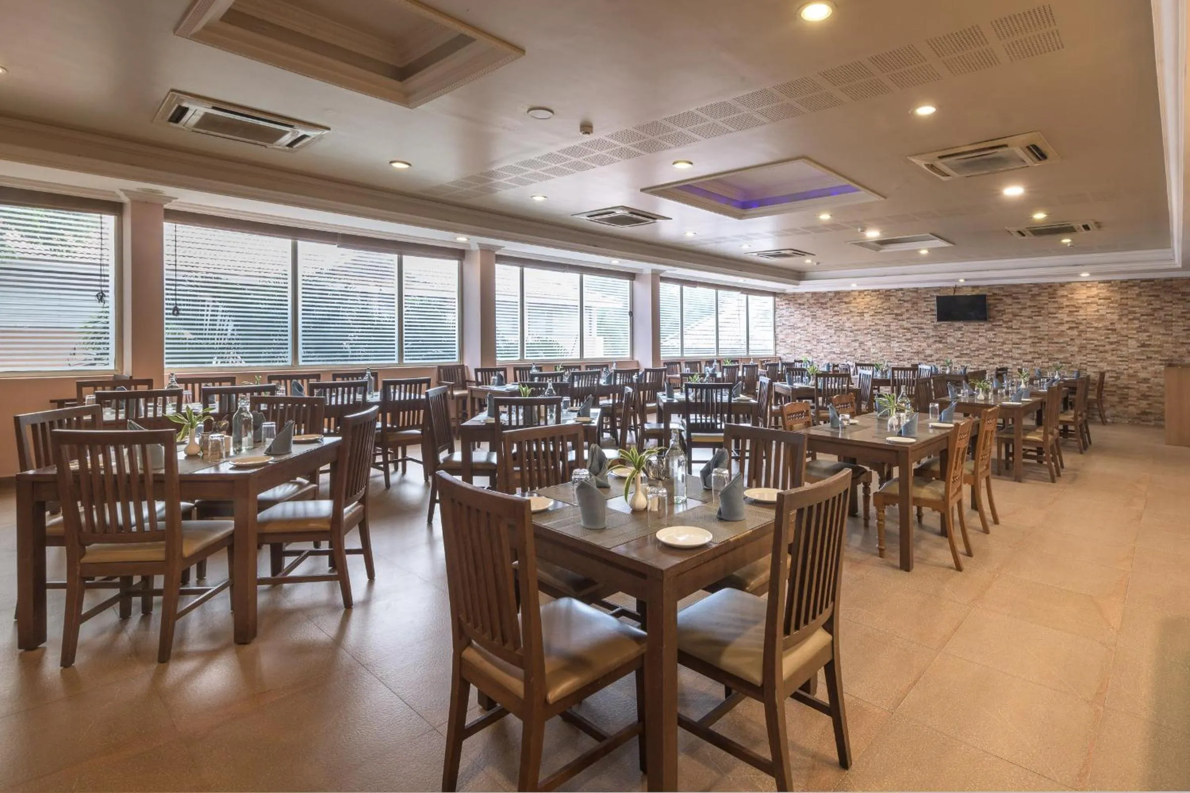 Restaurant/places to eat in Club Mahindra Poovar