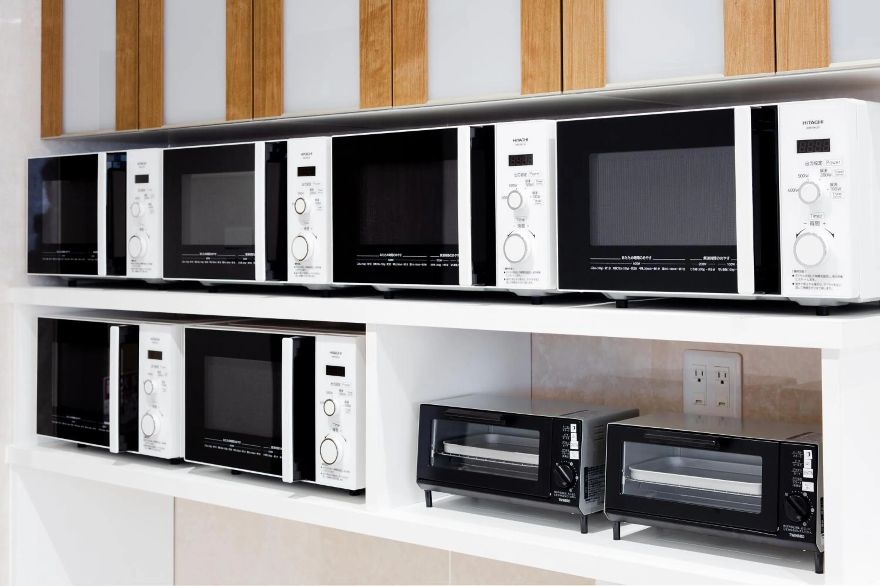 Communal lounge/ TV room in Wild Cherry Blossom-HOSTEL,TOKYO KOGANEI-