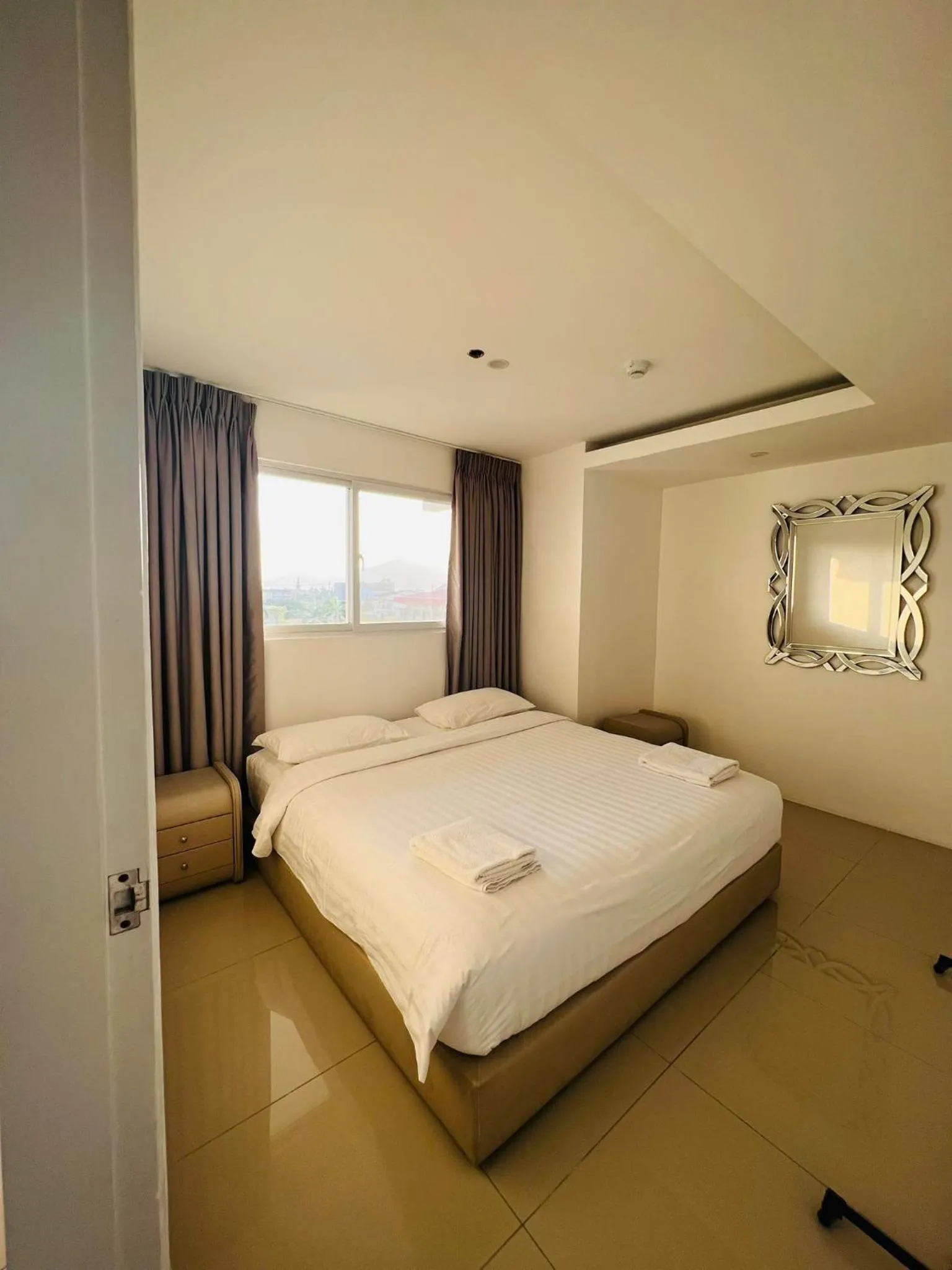 Bed in Chequers Suites Subic Bay