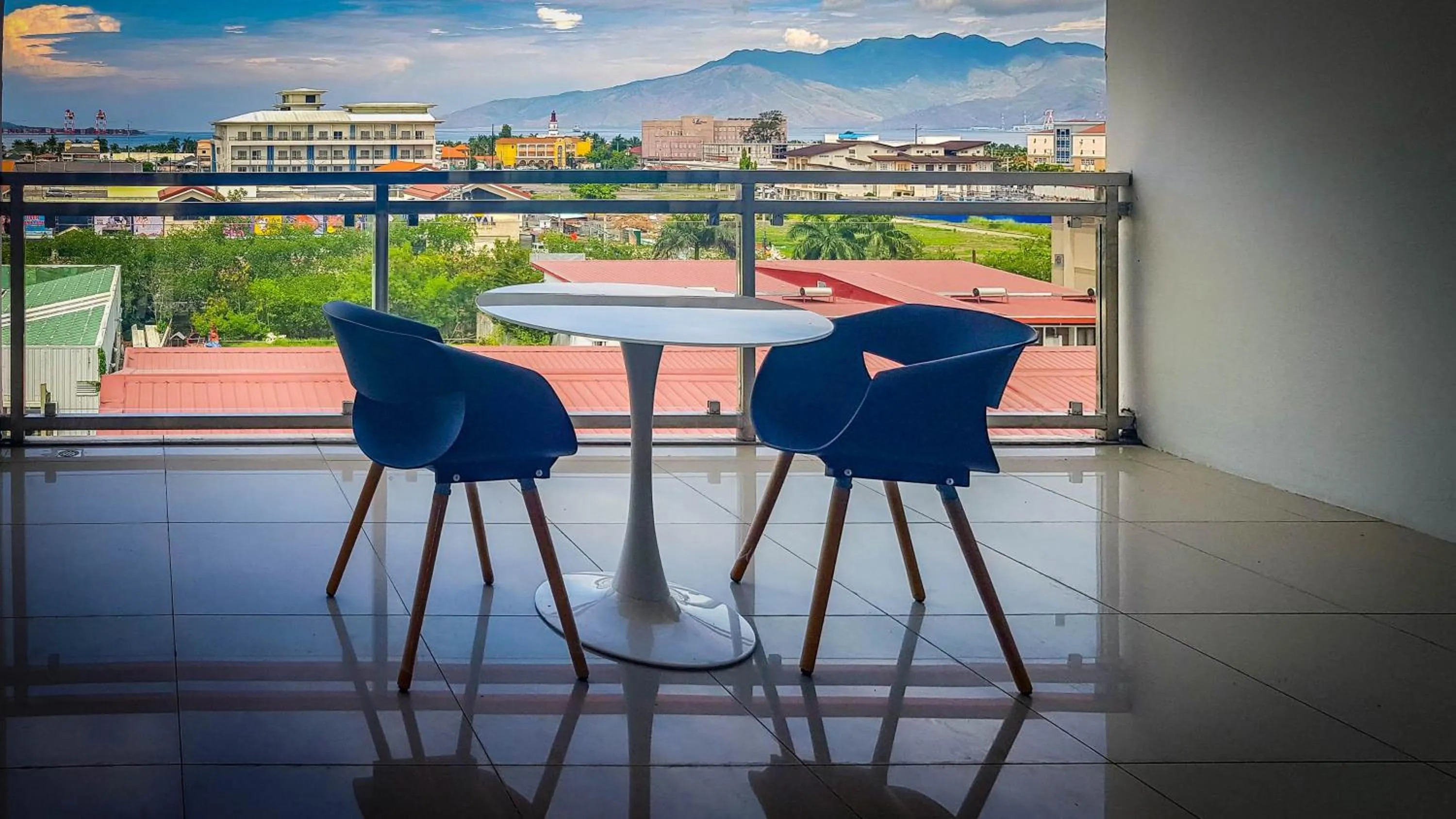 Chequers Suites Subic Bay