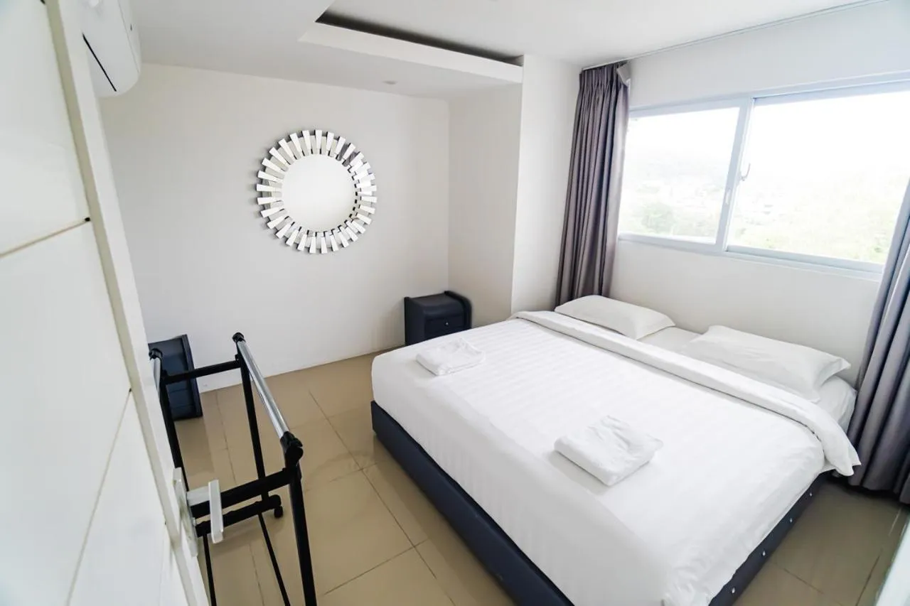 Bed in Chequers Suites Subic Bay