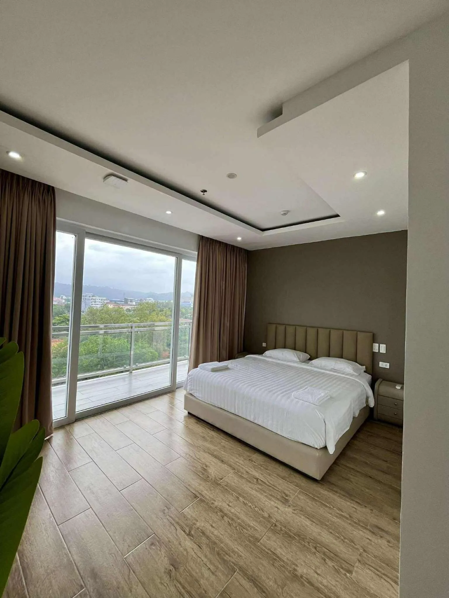 Bed in Chequers Suites Subic Bay